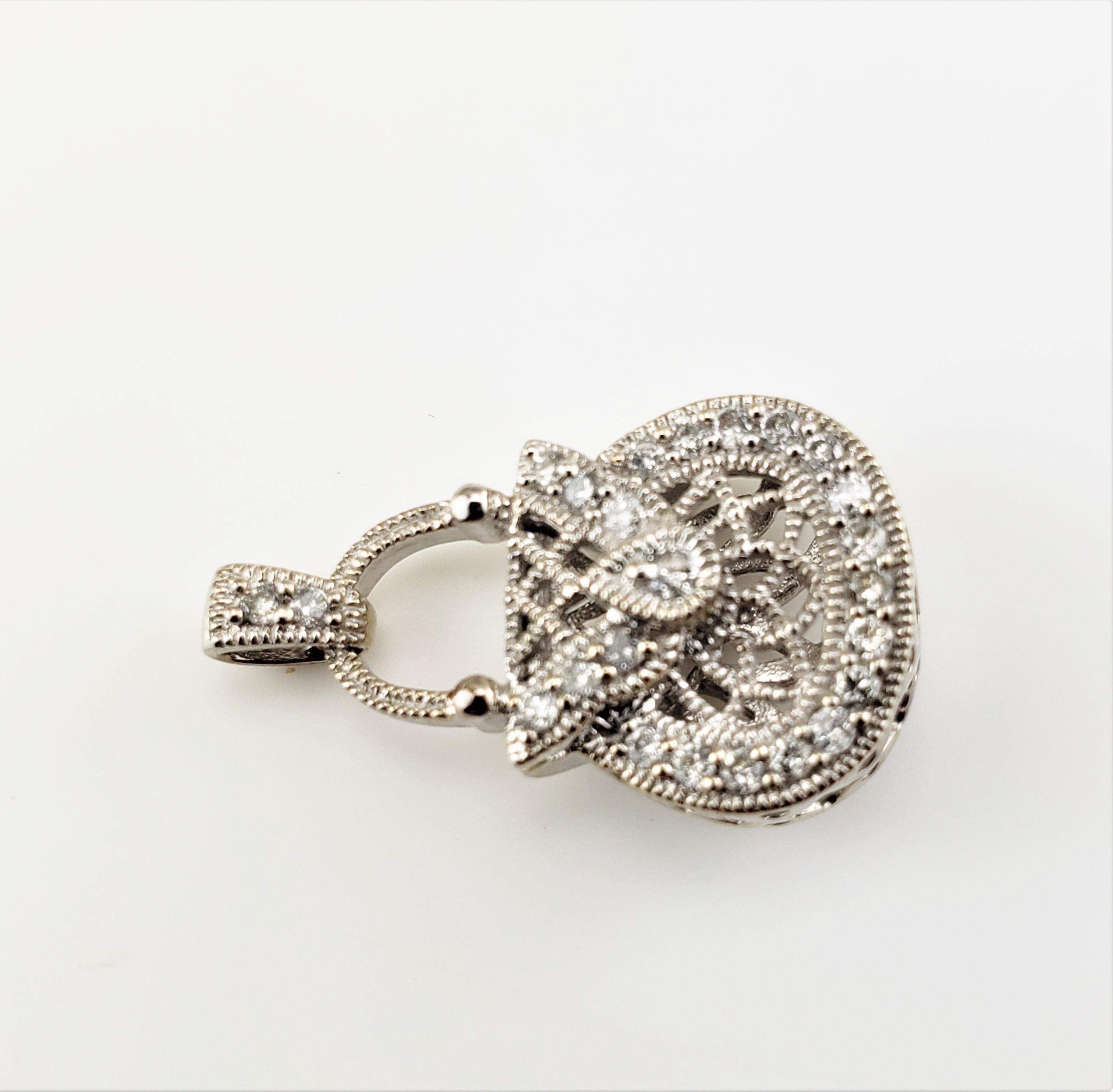 14 Karat White Gold Diamond Purse Pendant-

This sparkling handbag features 24 round brilliant cut diamonds set in beautifully detailed 14K white gold filigree.

Approximate total diamond weight:  .20 ct.

Diamond clarity:  SI1-I2

Diamond color: 