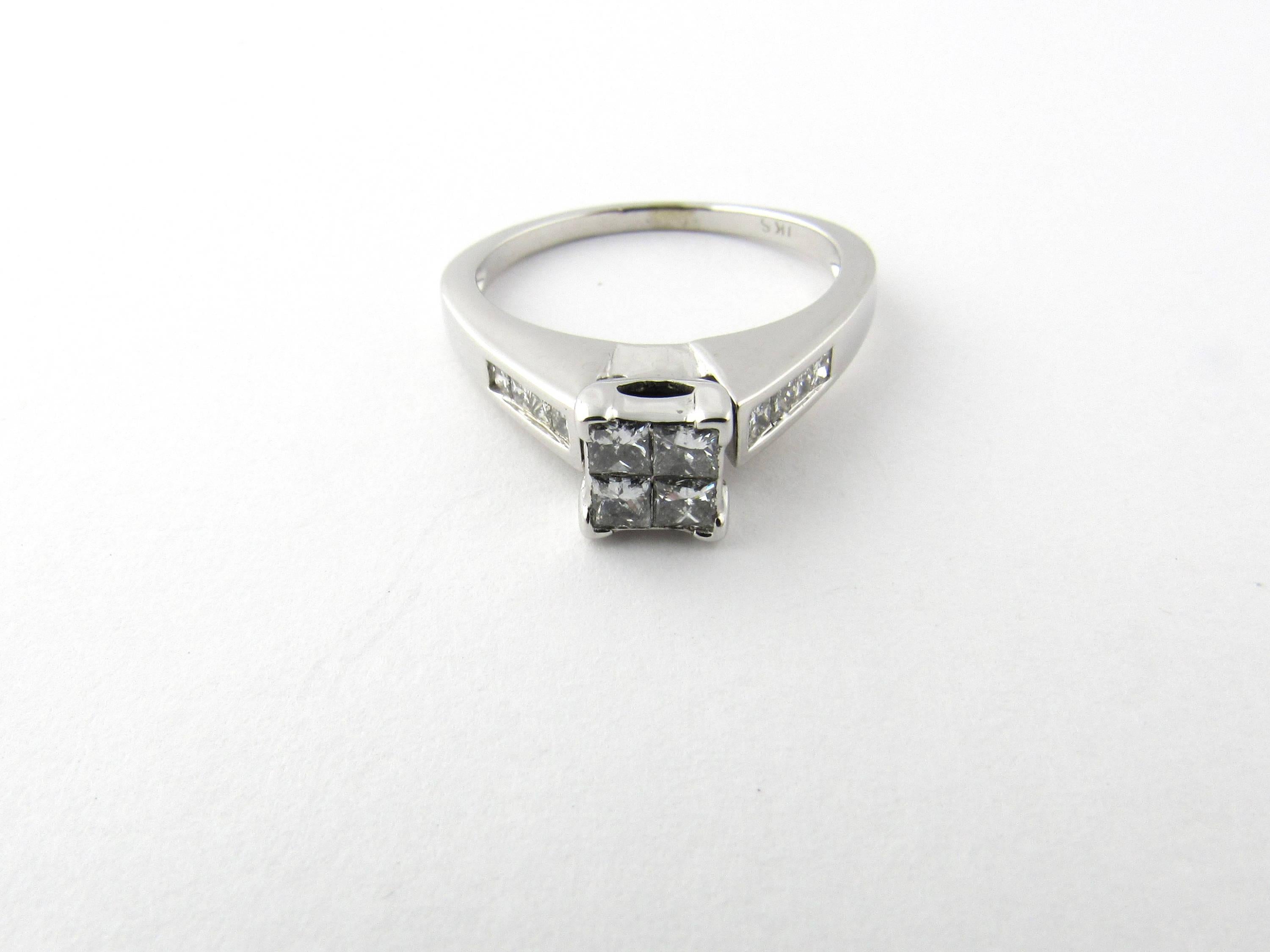 Round Cut 14 Karat White Gold Diamond Ring For Sale