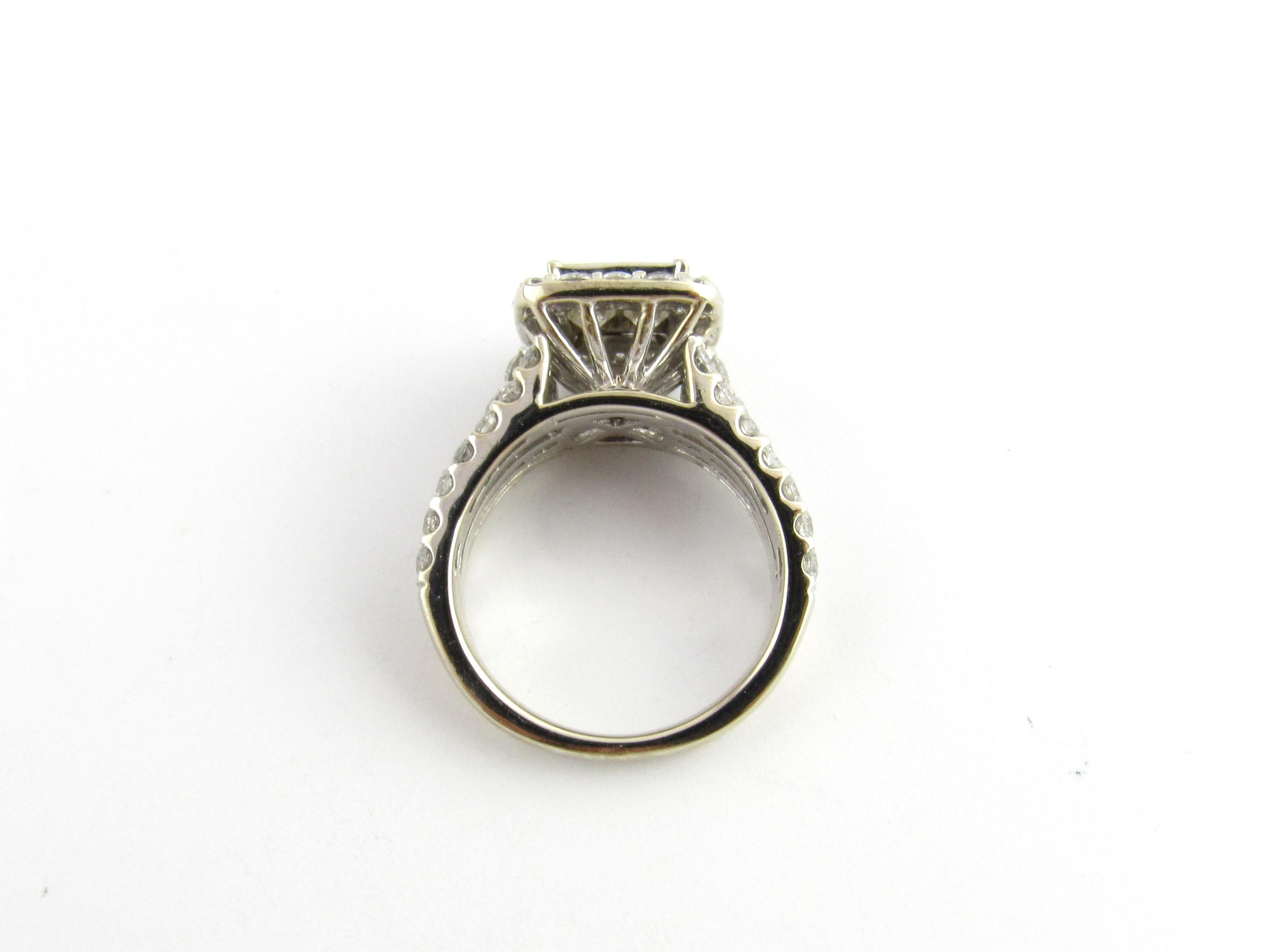 14 Karat White Gold Diamond Ring In Good Condition In Washington Depot, CT