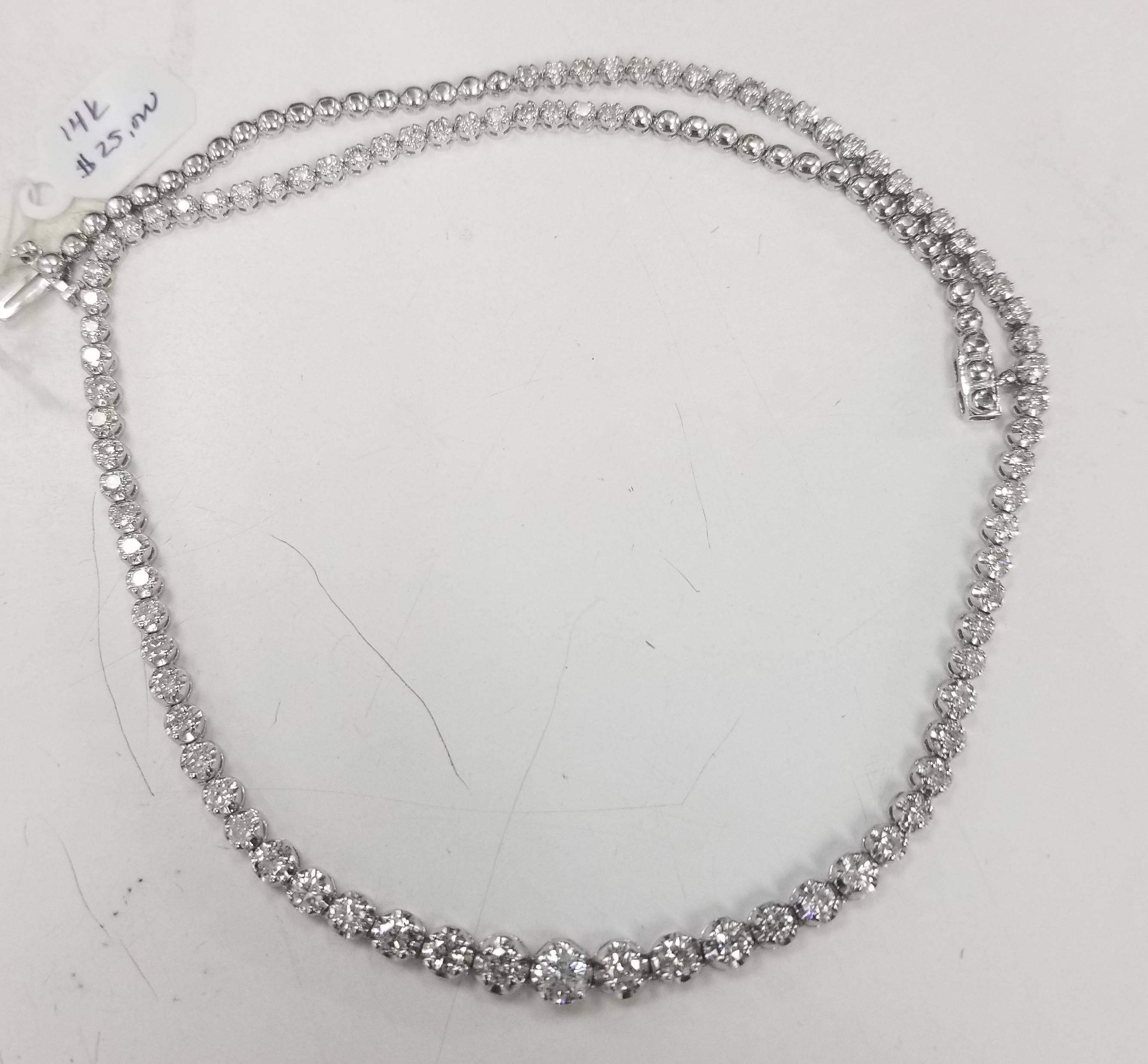 Riviera Tennis-Halskette 14 Karat Weißgold mit 5,56 Karat Diamant (Rundschliff) im Angebot