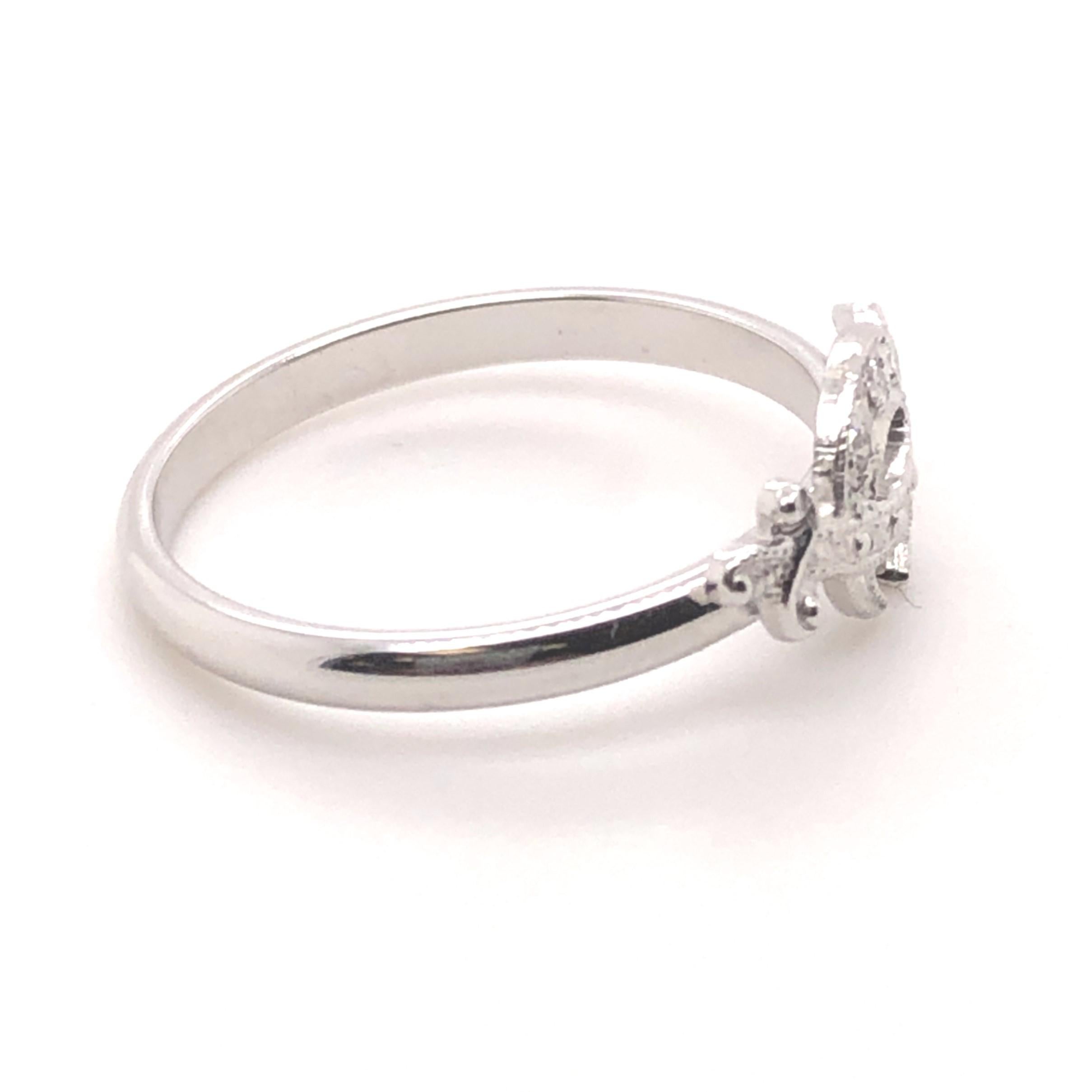 Round Cut 14 Karat White Gold Diamond Scimitar Ring For Sale