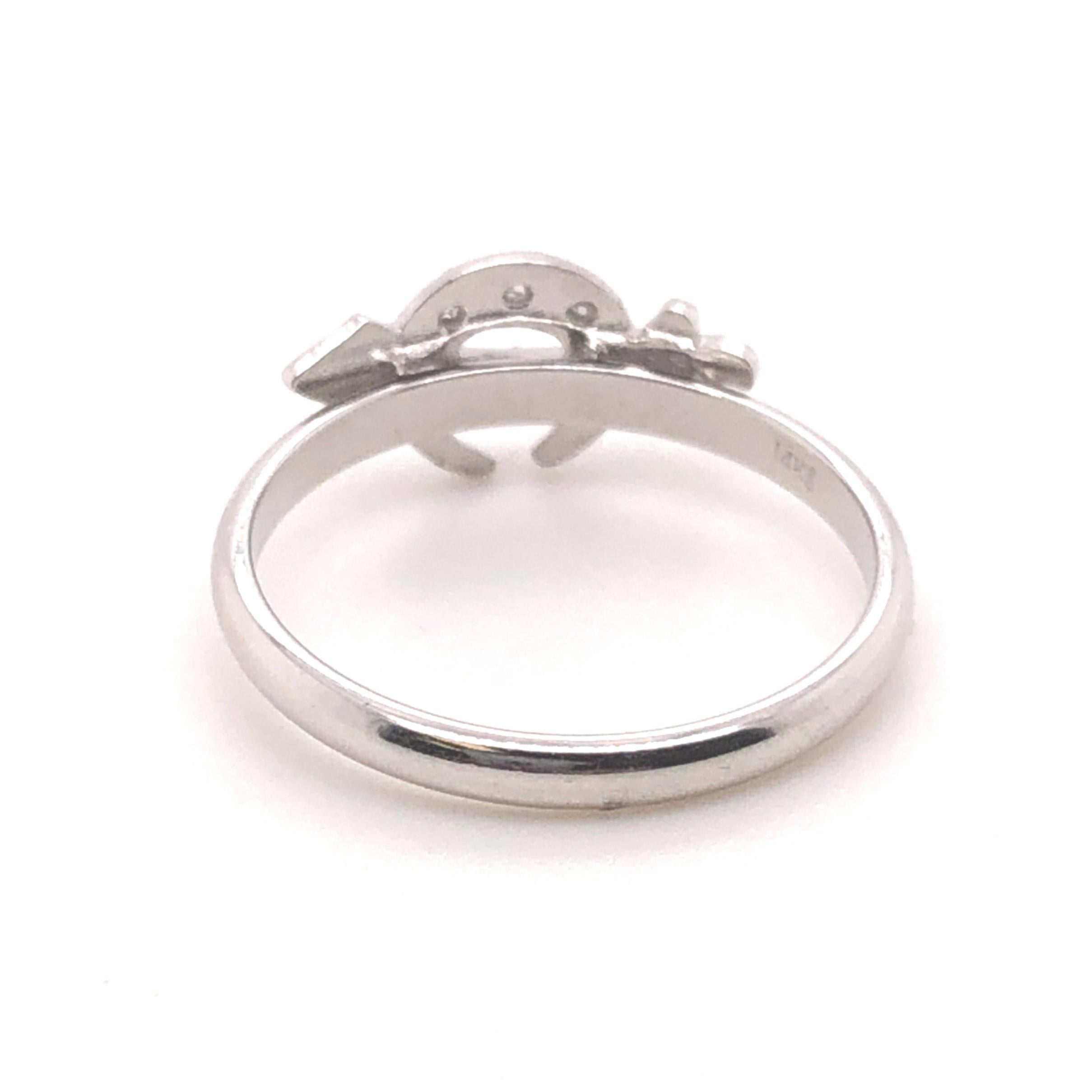 Scimitar-Ring aus 14 Karat Weißgold mit Diamanten im Zustand „Gut“ im Angebot in Towson, MD