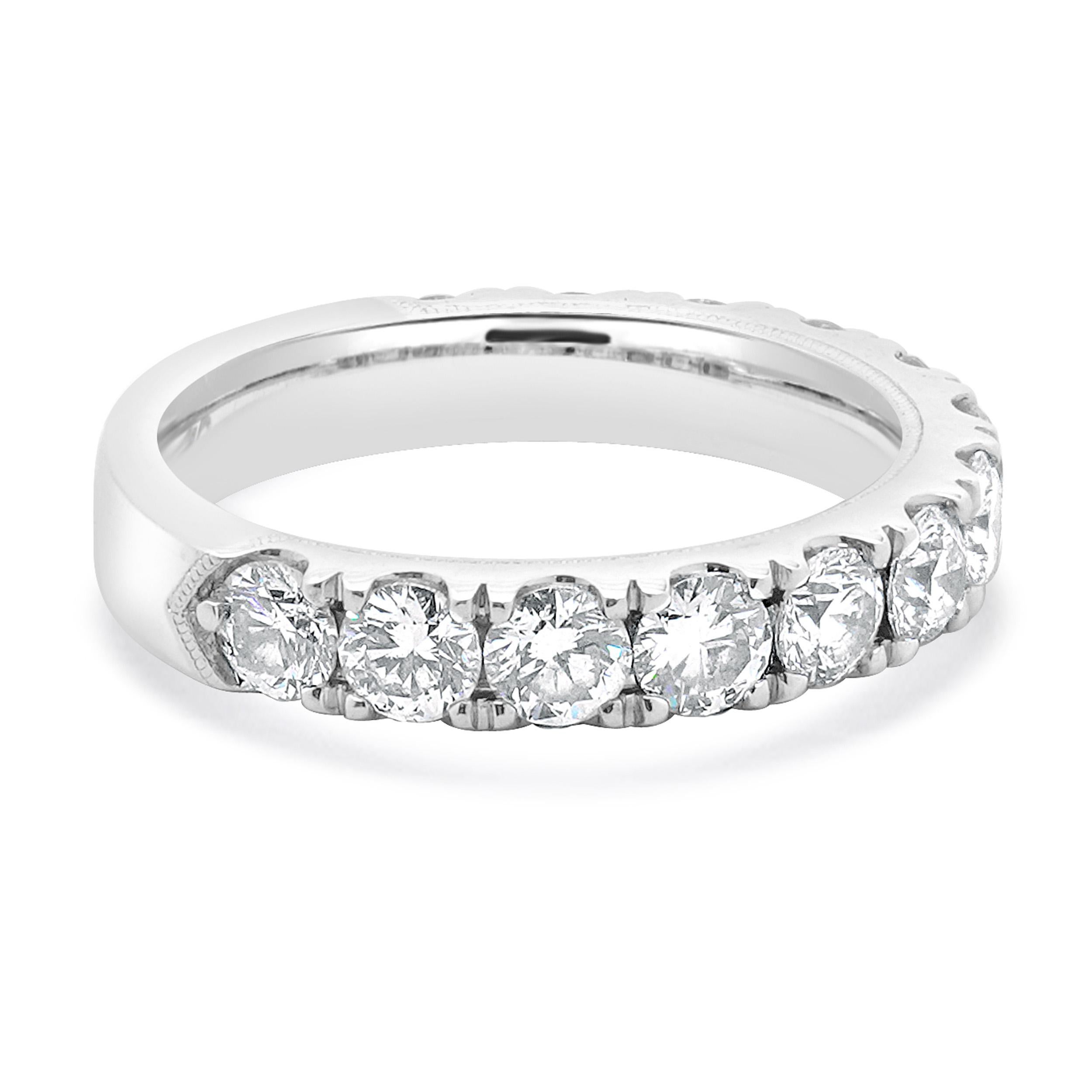 Taglio rotondo 14 Karat White Gold Diamond Semi Eternity Wedding Band in vendita