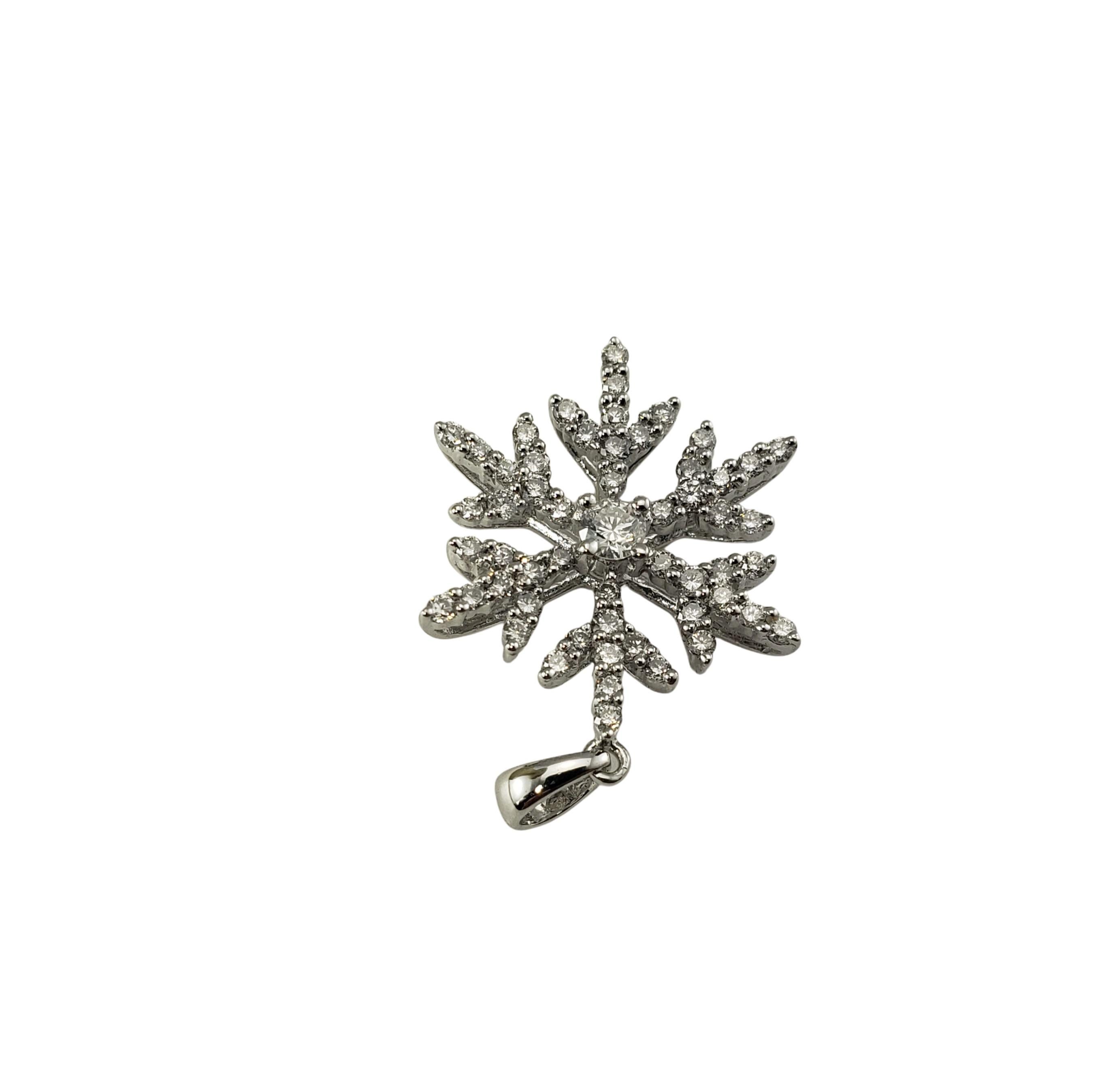 14 Karat White Gold Diamond Snowflake Pendant In Good Condition For Sale In Washington Depot, CT