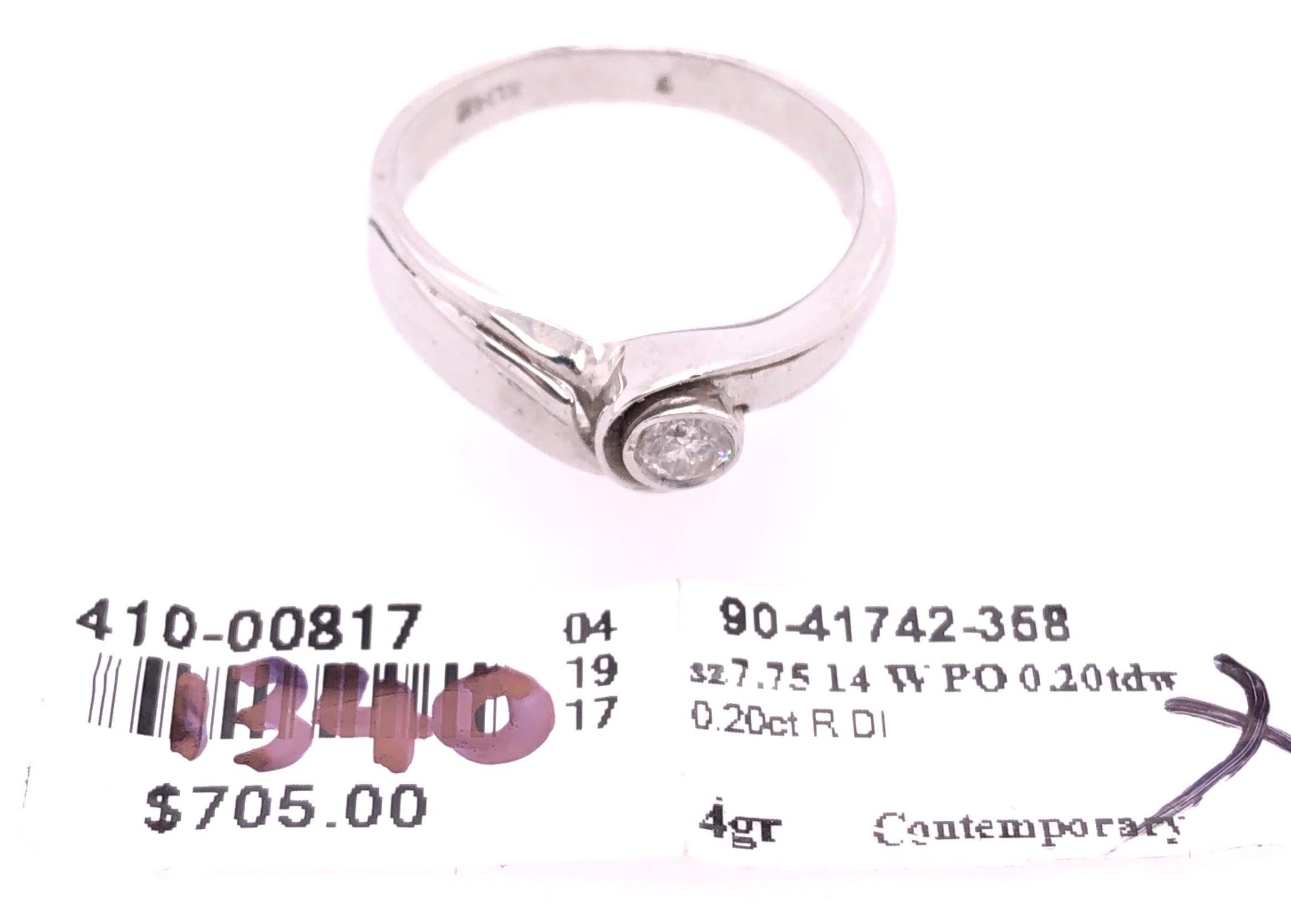 14 Karat White Gold Diamond Solitaire Engagement Ring In Good Condition For Sale In Stamford, CT