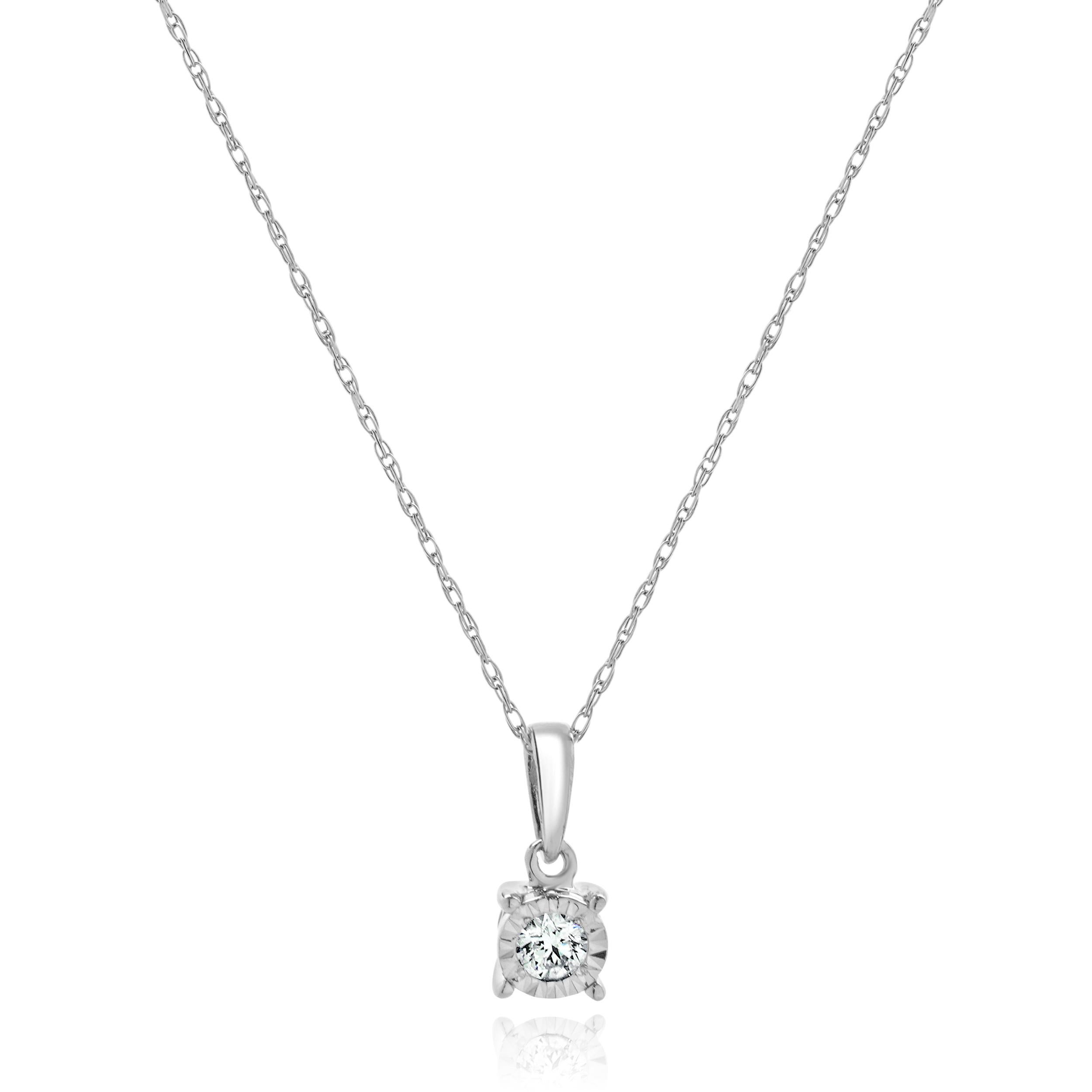 Designer: personalizzato
Materiale: Oro bianco 14
Diamanti: 1 taglio brillante rotondo = 0,06ct
Colore: G. H.
Chiarezza: SI2
Dimensioni: la collana misura circa 18 pollici di lunghezza
Peso: 1.00 grammi