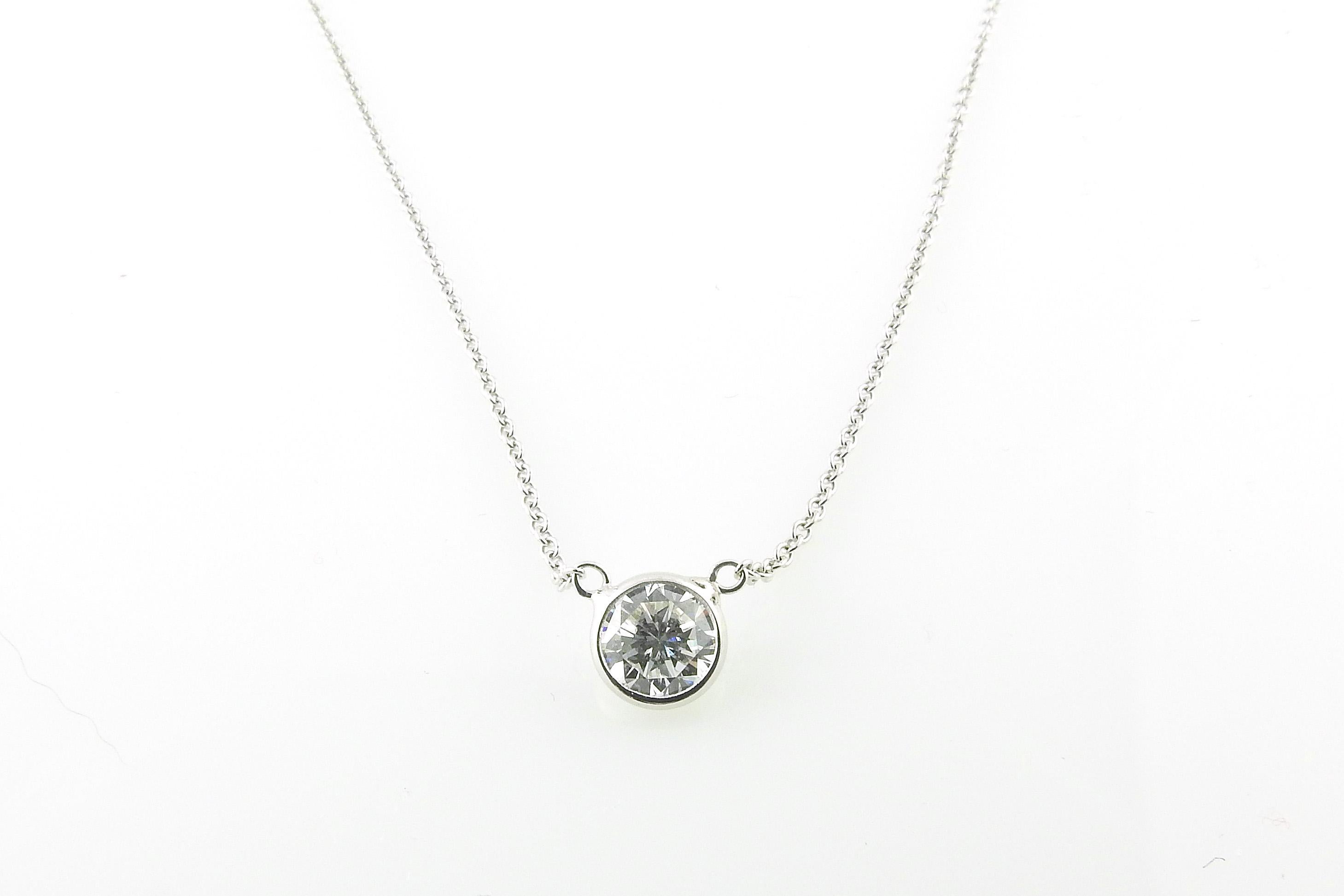 14 Karat White Gold Diamond Solitaire Pendant Necklace GAI Certified-

This sparkling pendant necklace features one round brilliant cut diamond bezel set in classic 14K white gold.

Total diamond weight:  .69 ct.

Diamond color:  F

Diamond clarity: