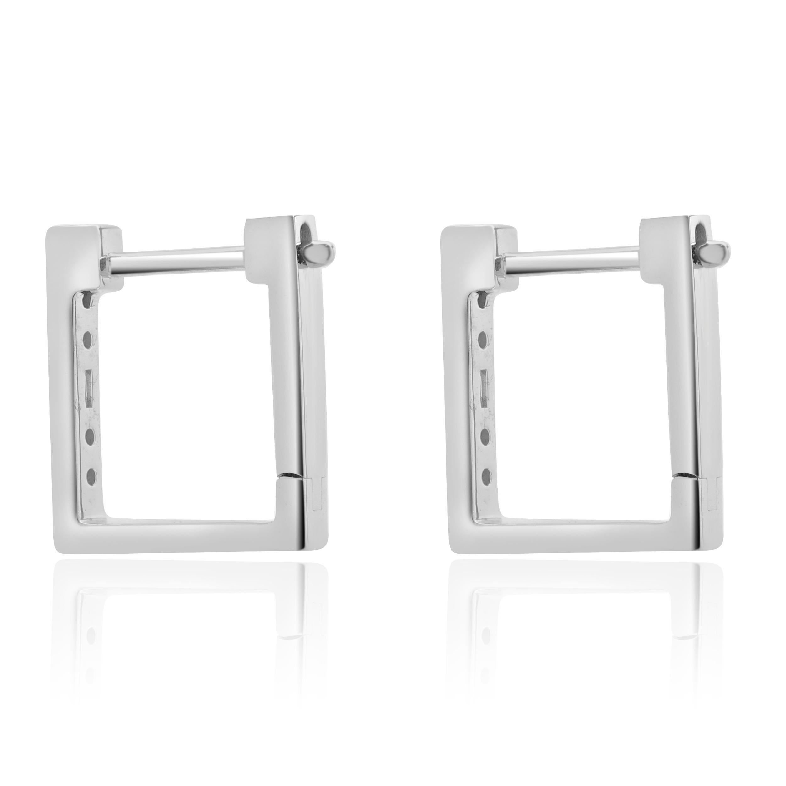 Designer: personalizzato
Materiale: Oro bianco 14K
Diamante: 10 tagli tondi e baguette = 0,29cttw
Colore: H/I
Chiarezza: SI1-2
Dimensioni: gli orecchini misurano 15.5 mm di lunghezza
Peso: 3.92 grammi