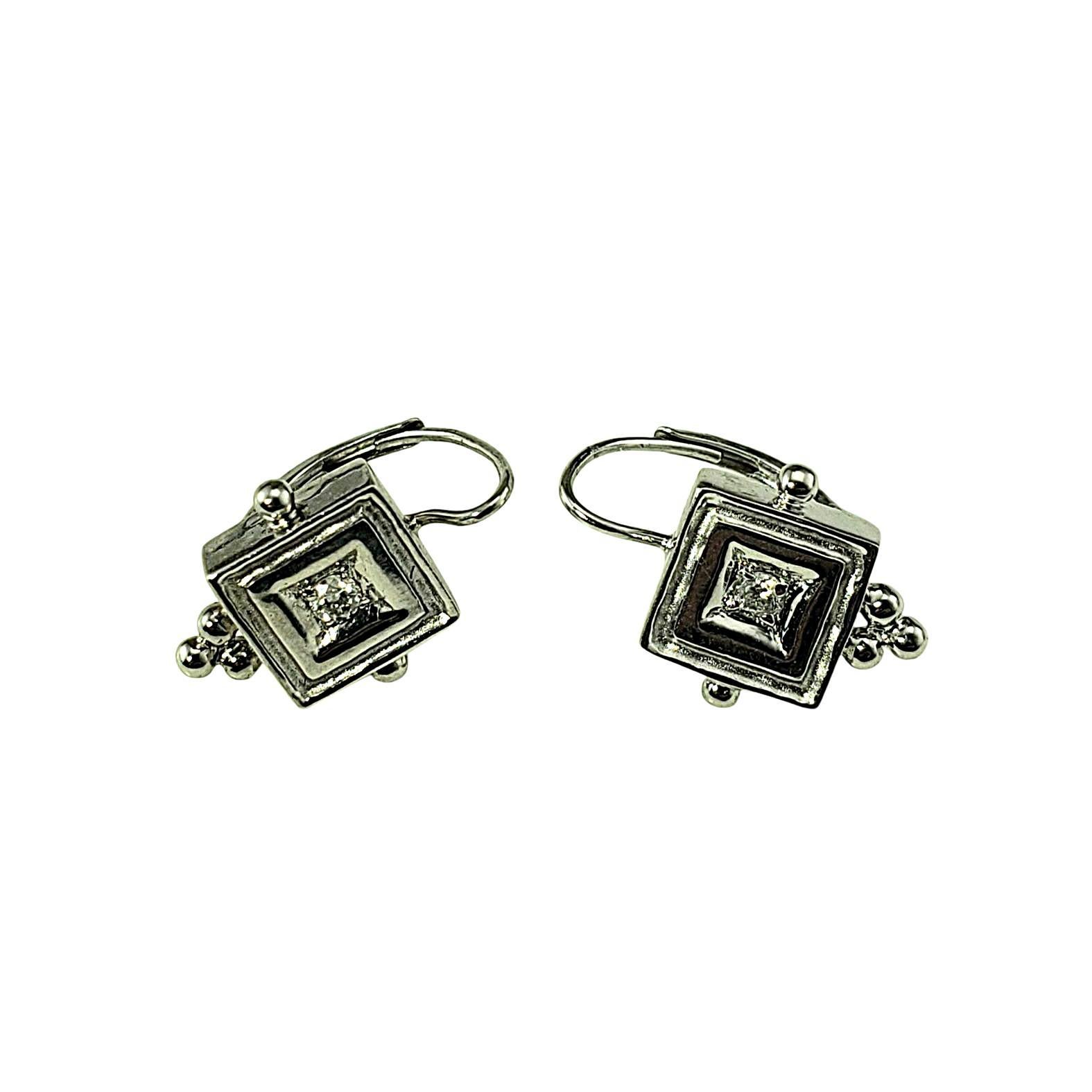 14 Karat White Gold and Diamond Square Lever Back Earrings

These elegant lever back earrings each feature one round brilliant cut diamond set in beautifully detailed 14K white gold. Hinged closures.

Approximate total diamond weight: .10