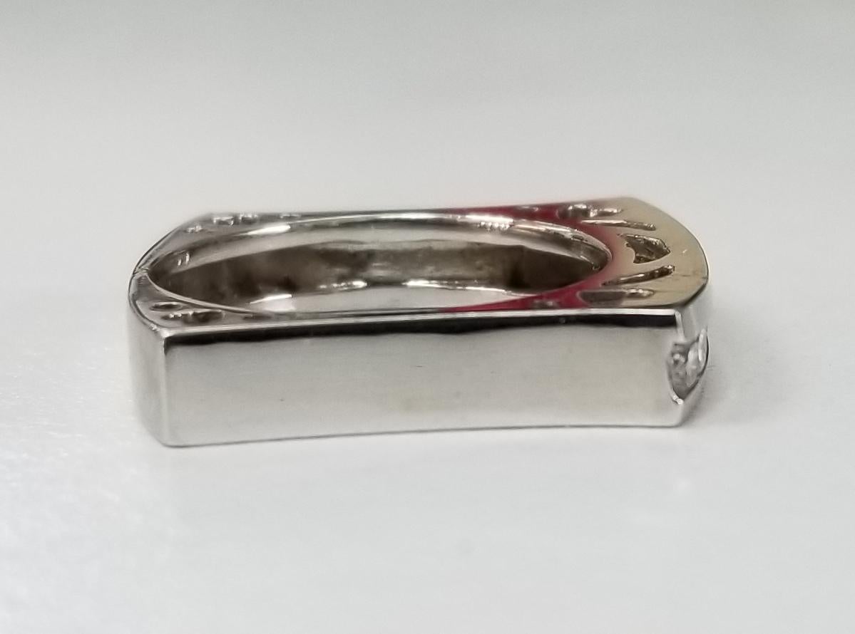 Anillo cuadrado de diamantes de oro blanco de 14 quilates Contemporáneo en venta