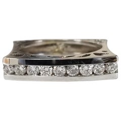 Anillo cuadrado de diamantes de oro blanco de 14 quilates