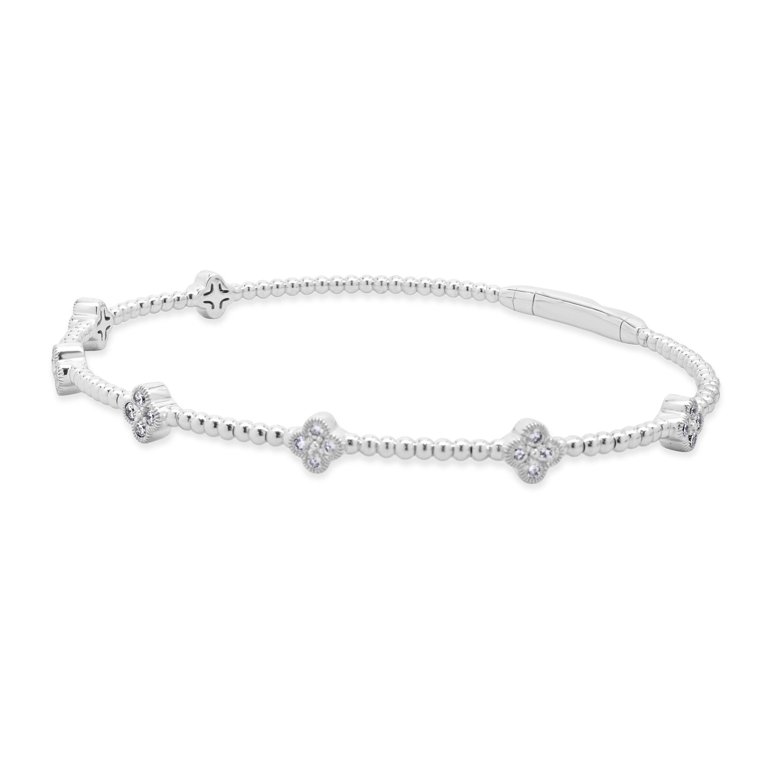 Designer: design personalizzato
Materiale: oro bianco 14 carati
Diamante: taglio rotondo brillante = 0,22cttw
Colore: G
Chiarezza: SI1
Dimensioni: il braccialetto si adatta a un polso di 6.5 pollici
Peso: 5.64 grammi
