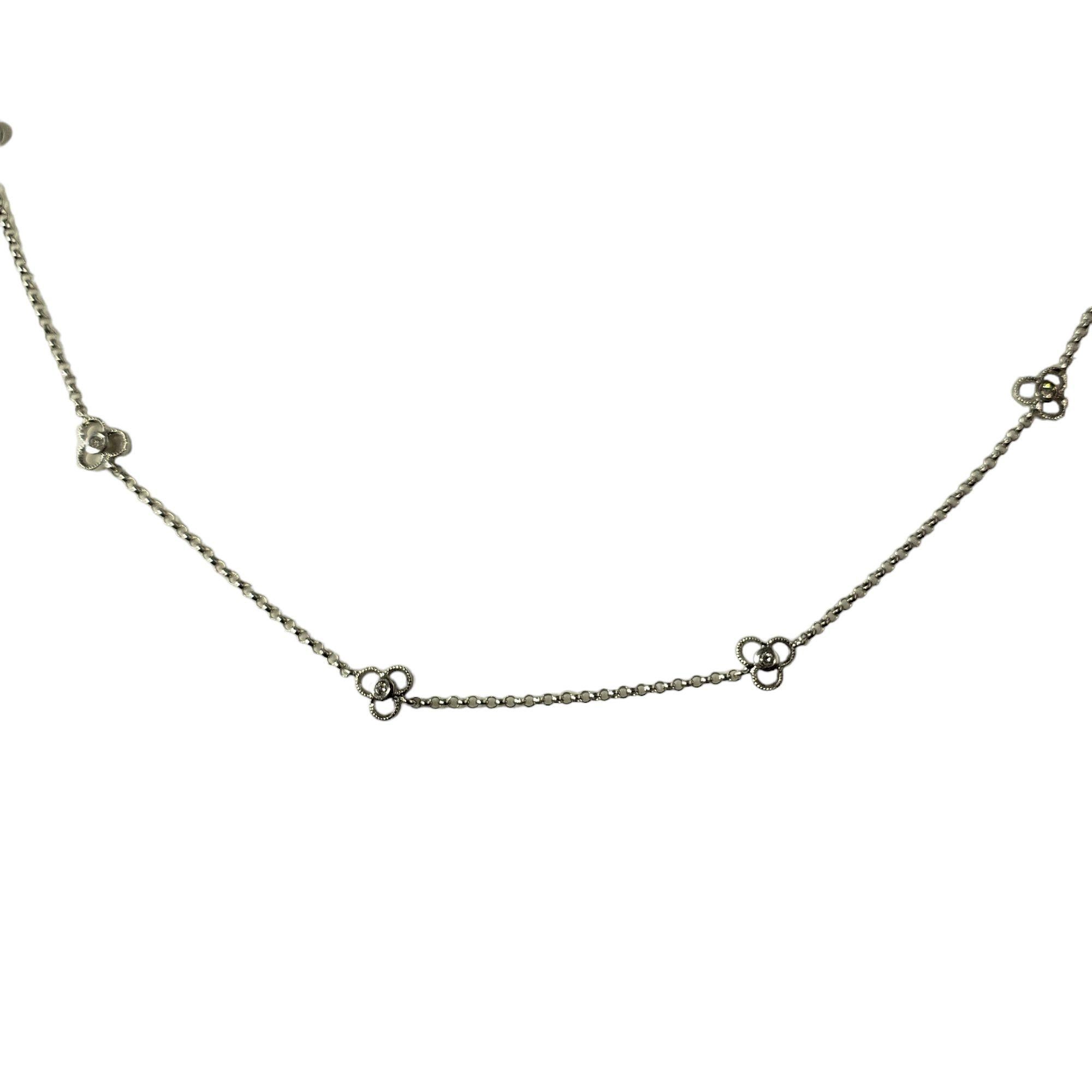  14 Karat Weißgold Diamant-Halskette mit Station (Rundschliff) im Angebot