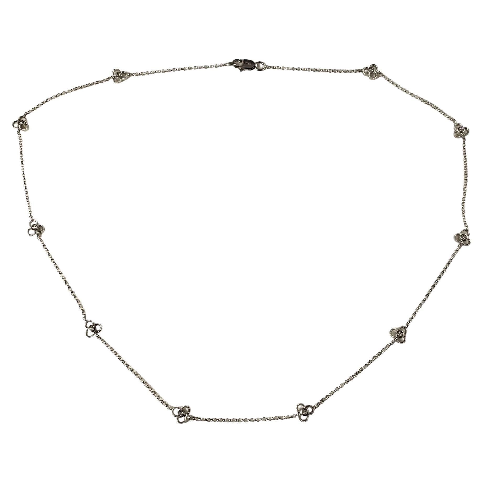  14 Karat Weißgold Diamant-Halskette mit Station im Angebot