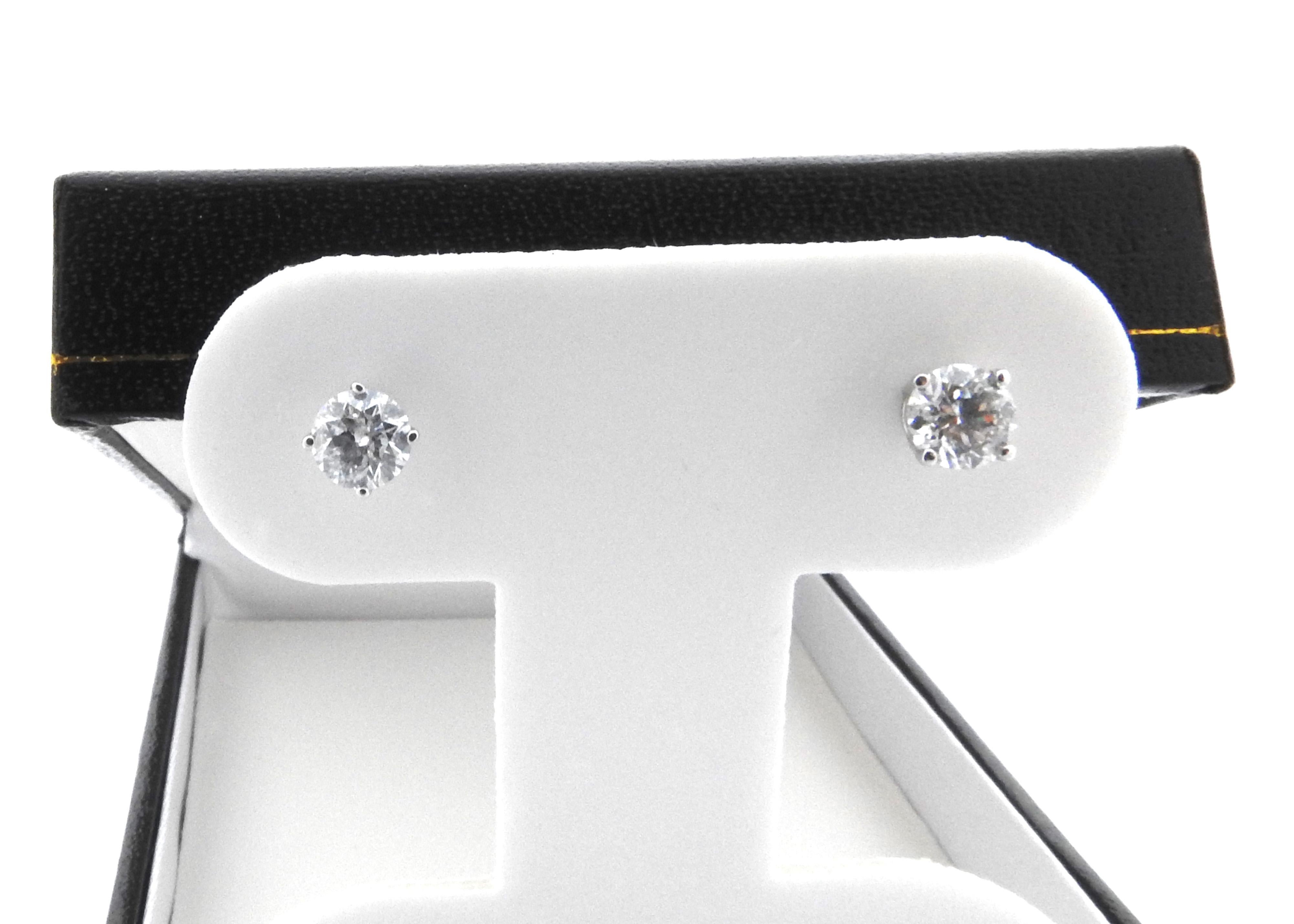 14 Karat White Gold Diamond Stud Earrings 1.0 Carat In Good Condition In Washington Depot, CT