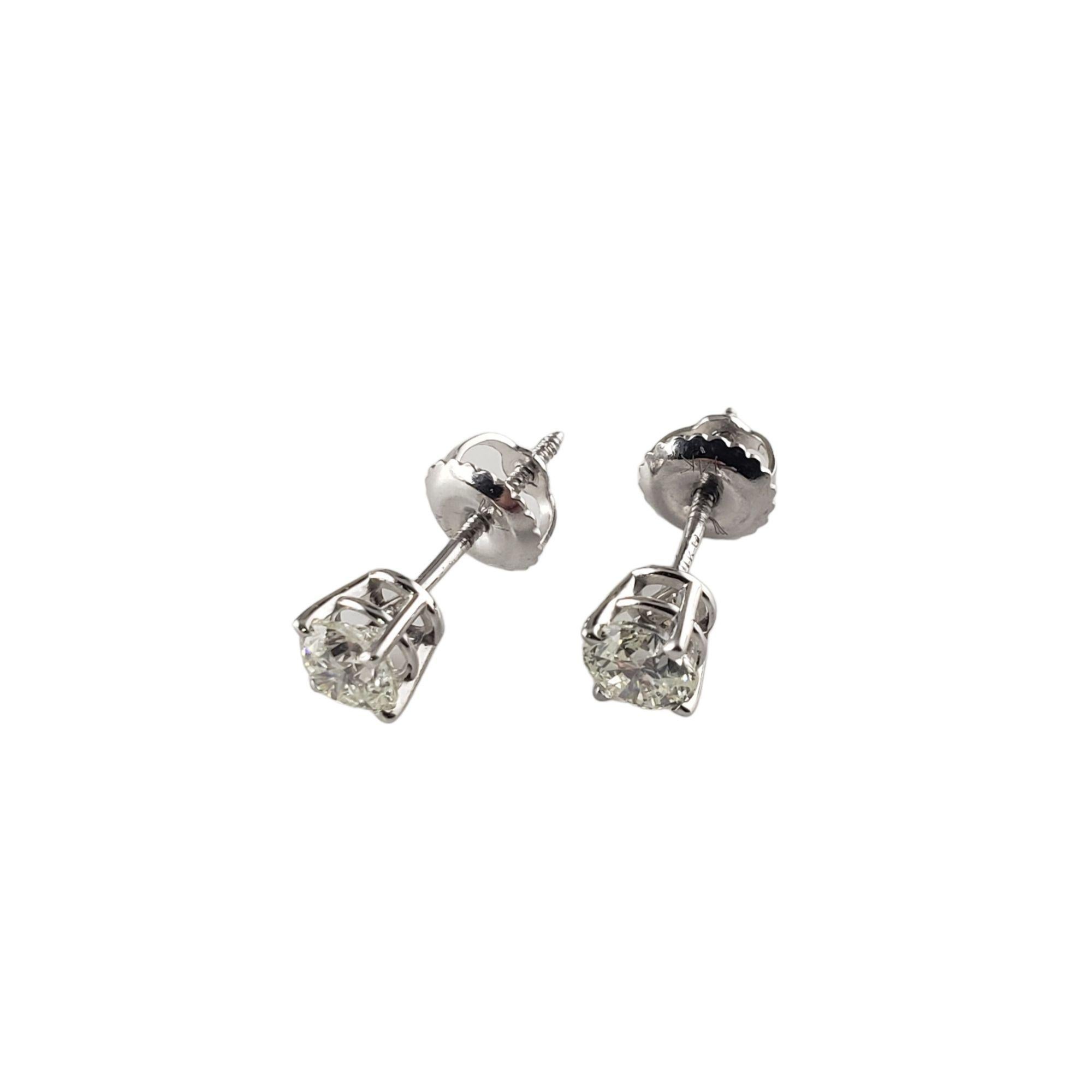 Orecchini con diamante in oro bianco 14 carati #14779 In condizioni buone in vendita a Washington Depot, CT