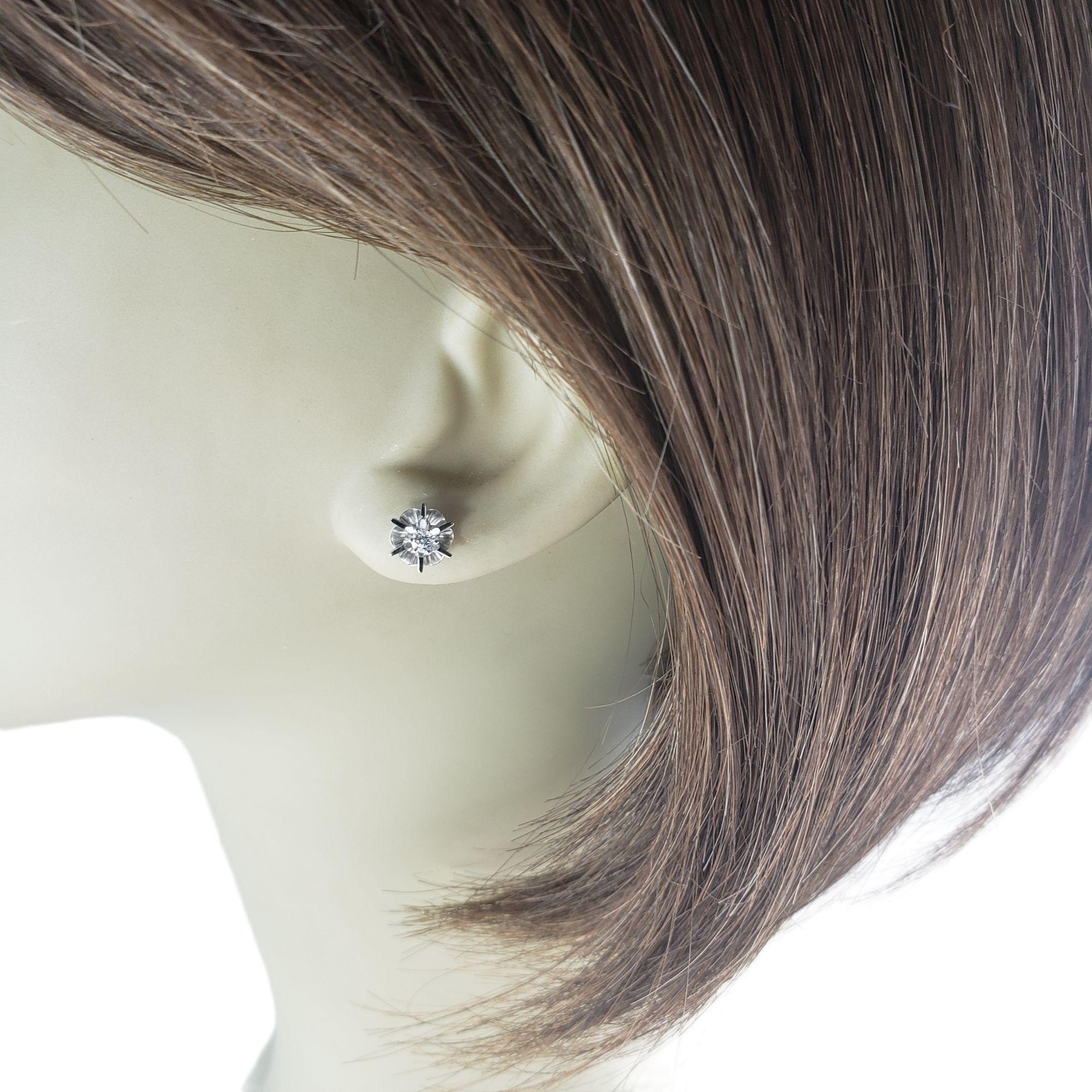 14 Karat White Gold Diamond Stud Earrings #16154 For Sale 2