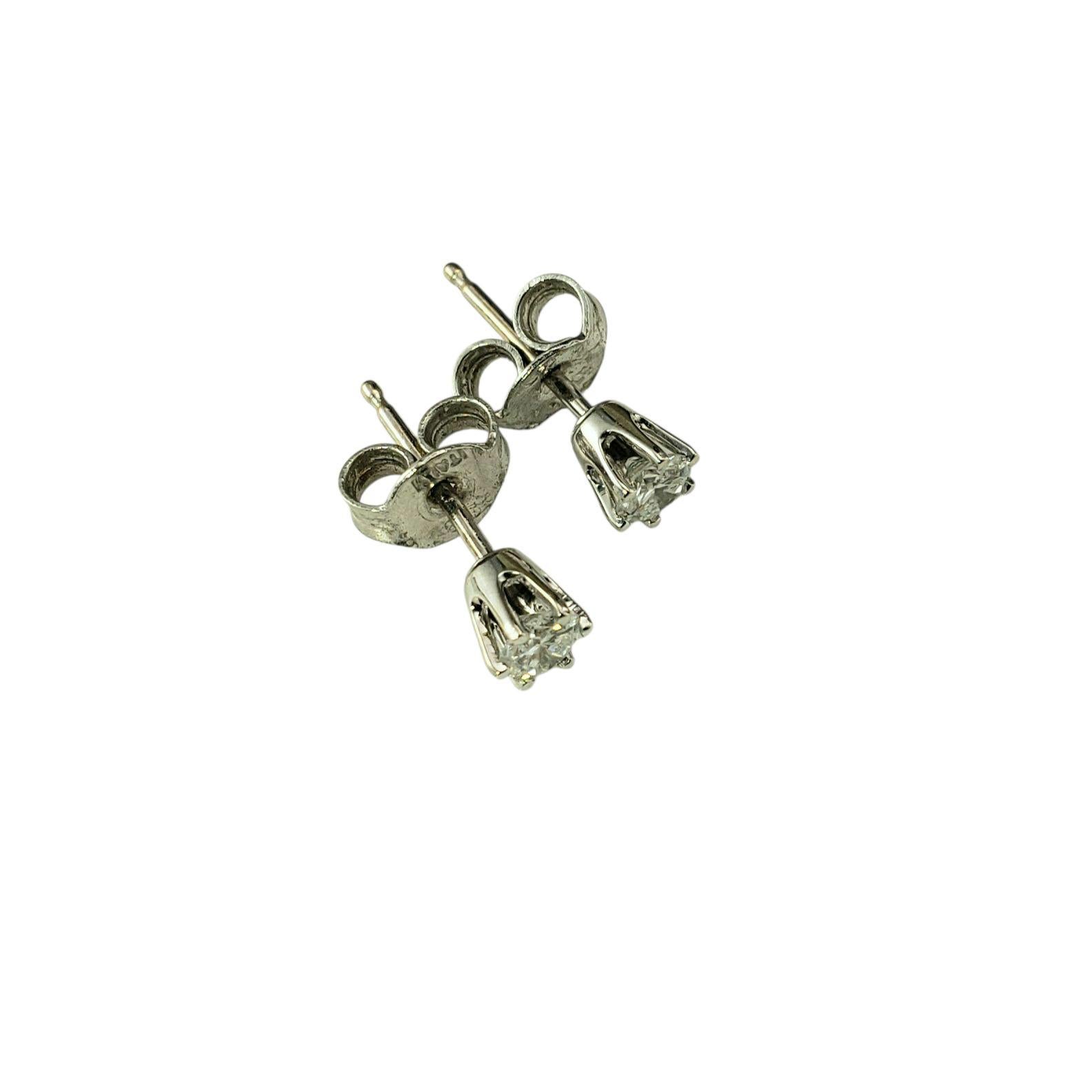 14 Karat Weißgold Diamant-Ohrstecker #22206 (Brillantschliff) im Angebot