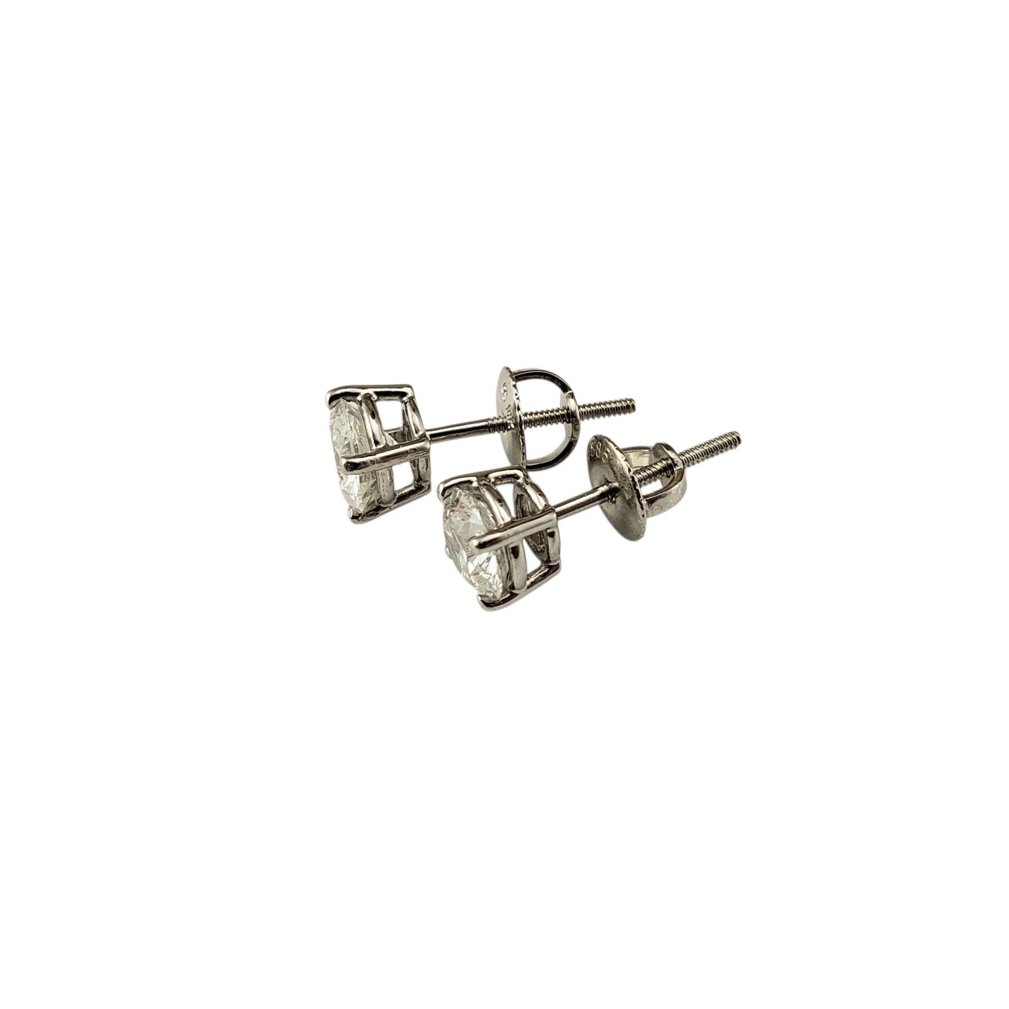Taille brillant Boucles d'oreilles en or blanc 14 carats avec diamants #22488 en vente