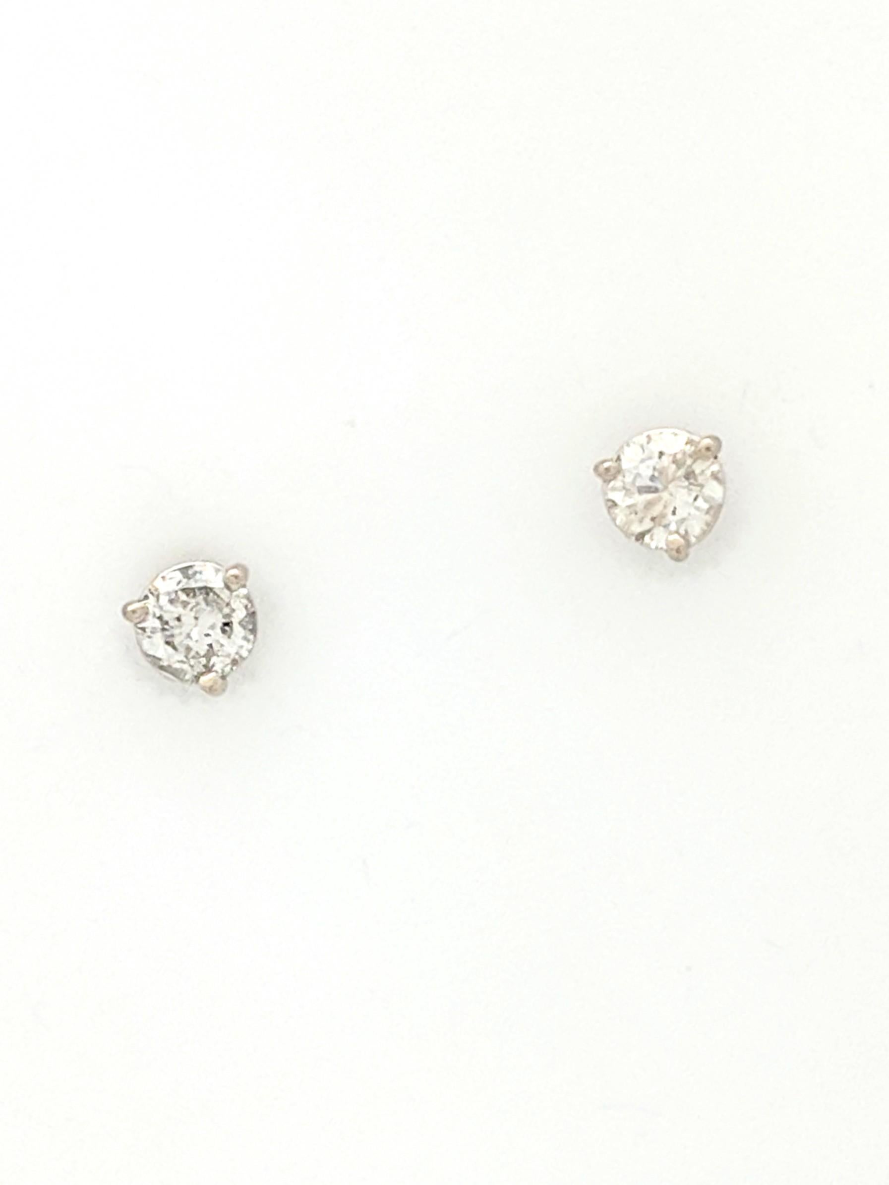 Contemporary 14 Karat White Gold Diamond Stud Earrings .50 Carat I1/I