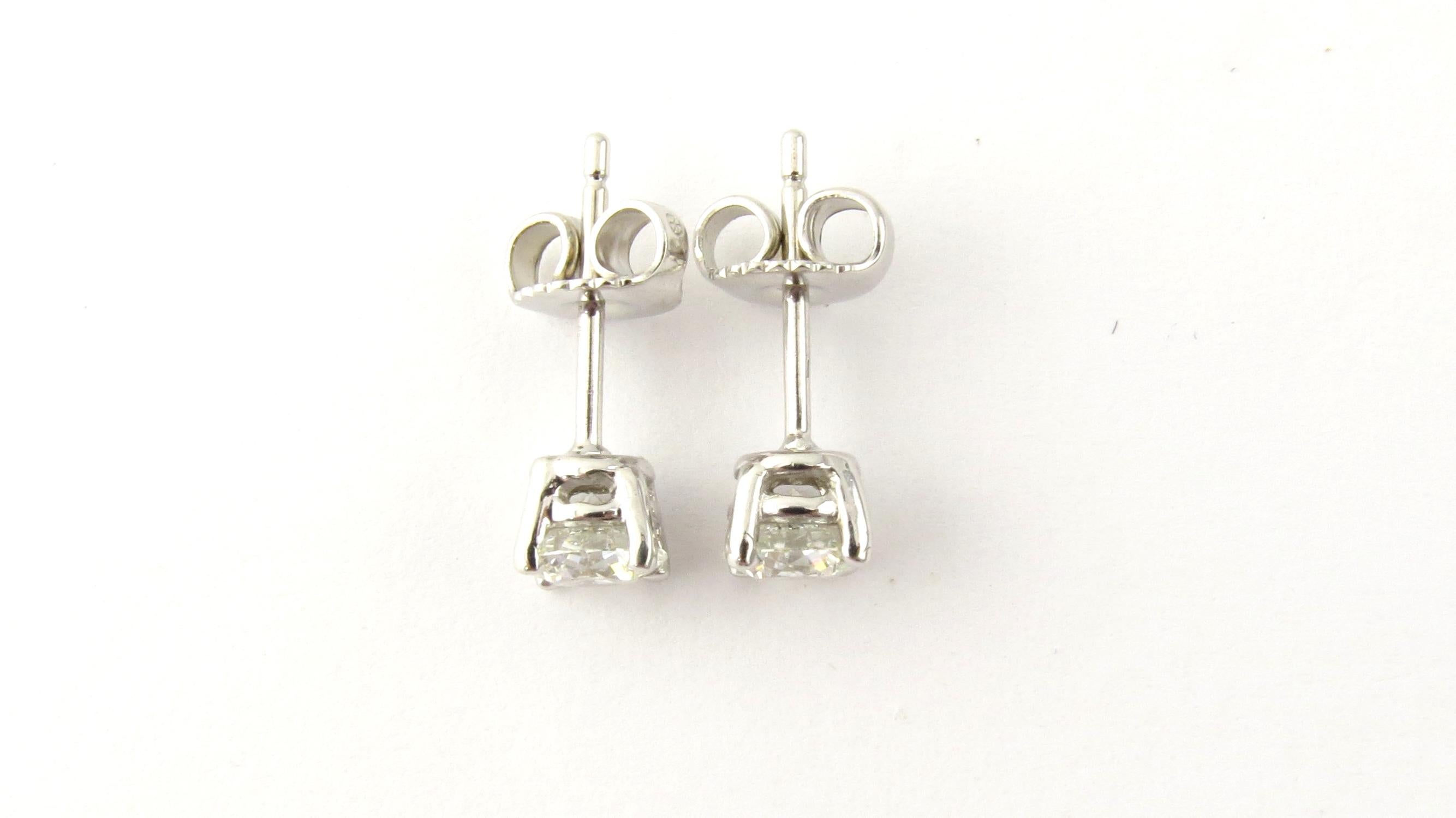 14 Karat White Gold Diamond Stud Earrings .86 Carat In Good Condition In Washington Depot, CT