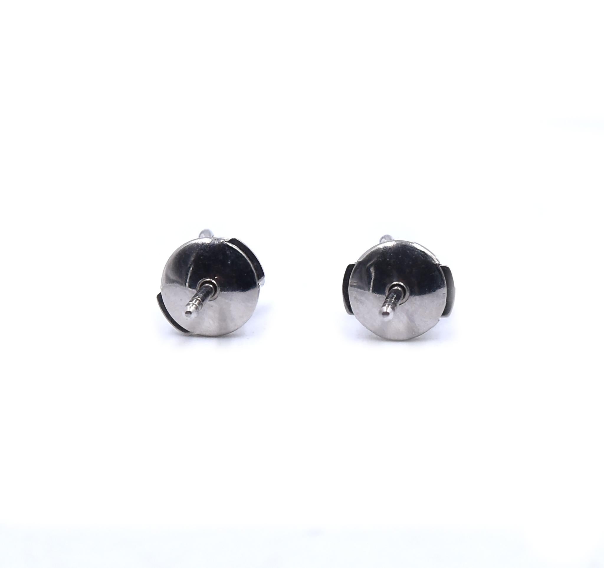 14 Karat White Gold Diamond Stud Earrings In Excellent Condition In Scottsdale, AZ