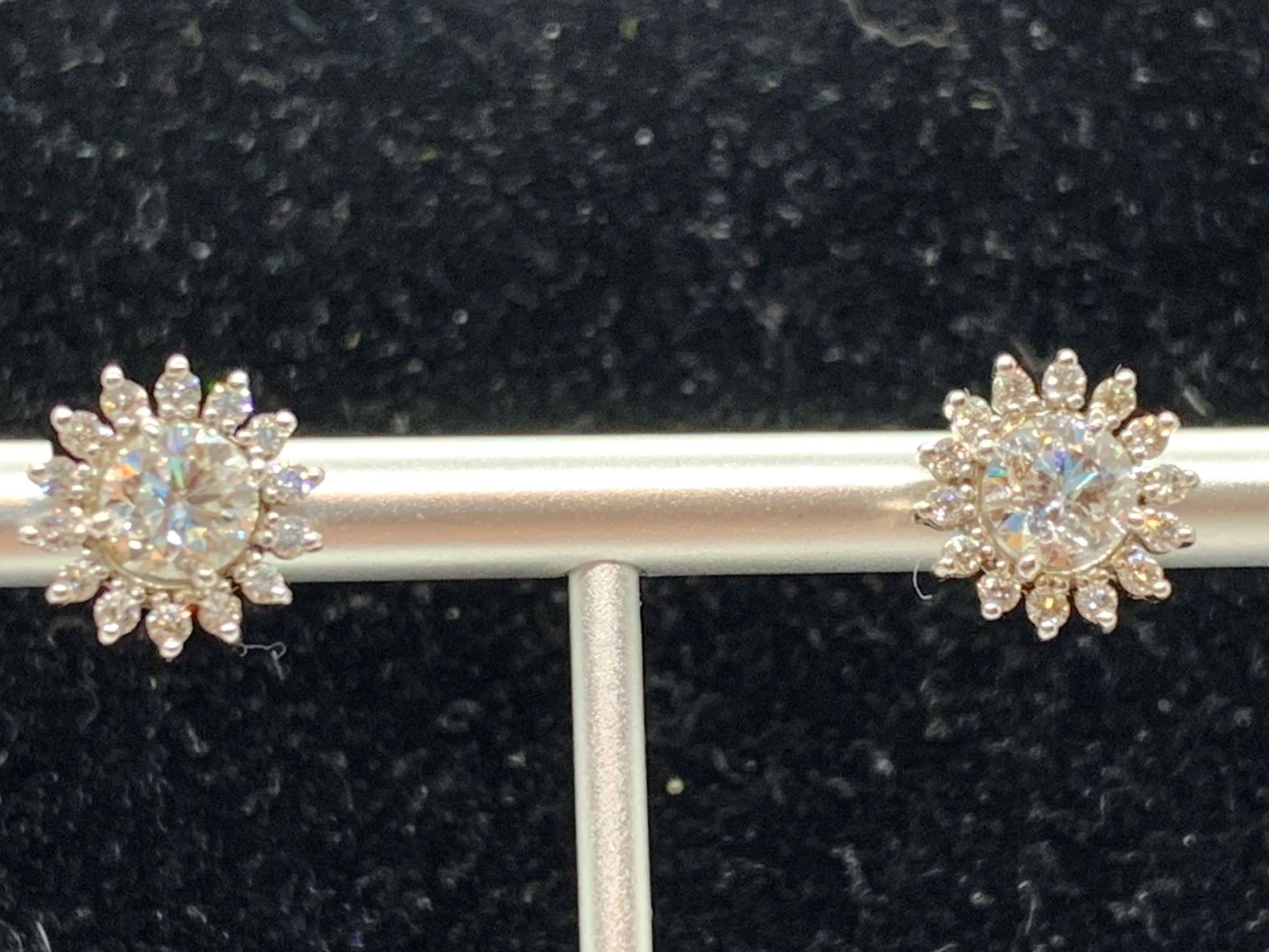14 Karat White Gold Diamond Stud Earrings For Sale 3