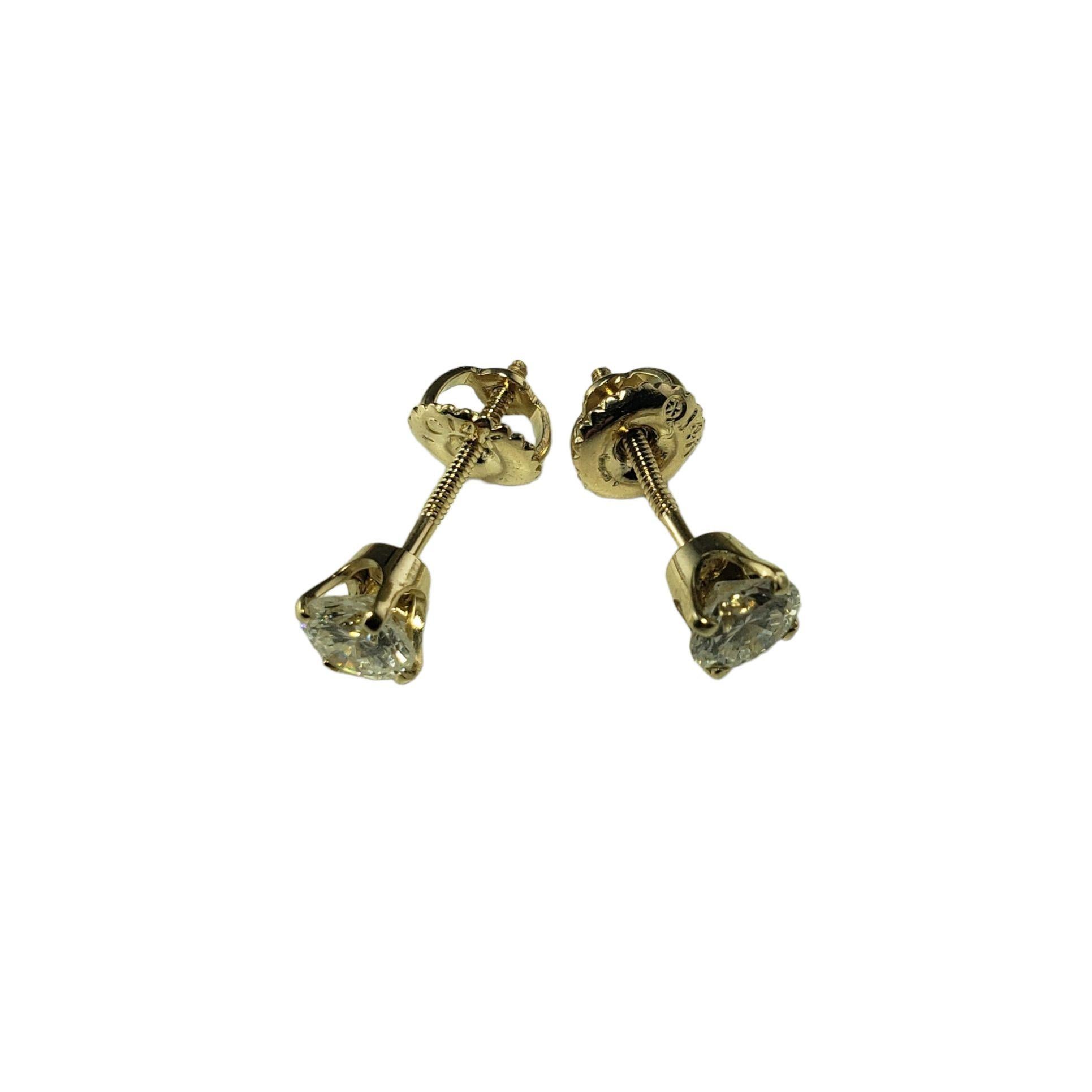 14 Karat White Gold Diamond Stud Earrings #14637 In Good Condition For Sale In Washington Depot, CT