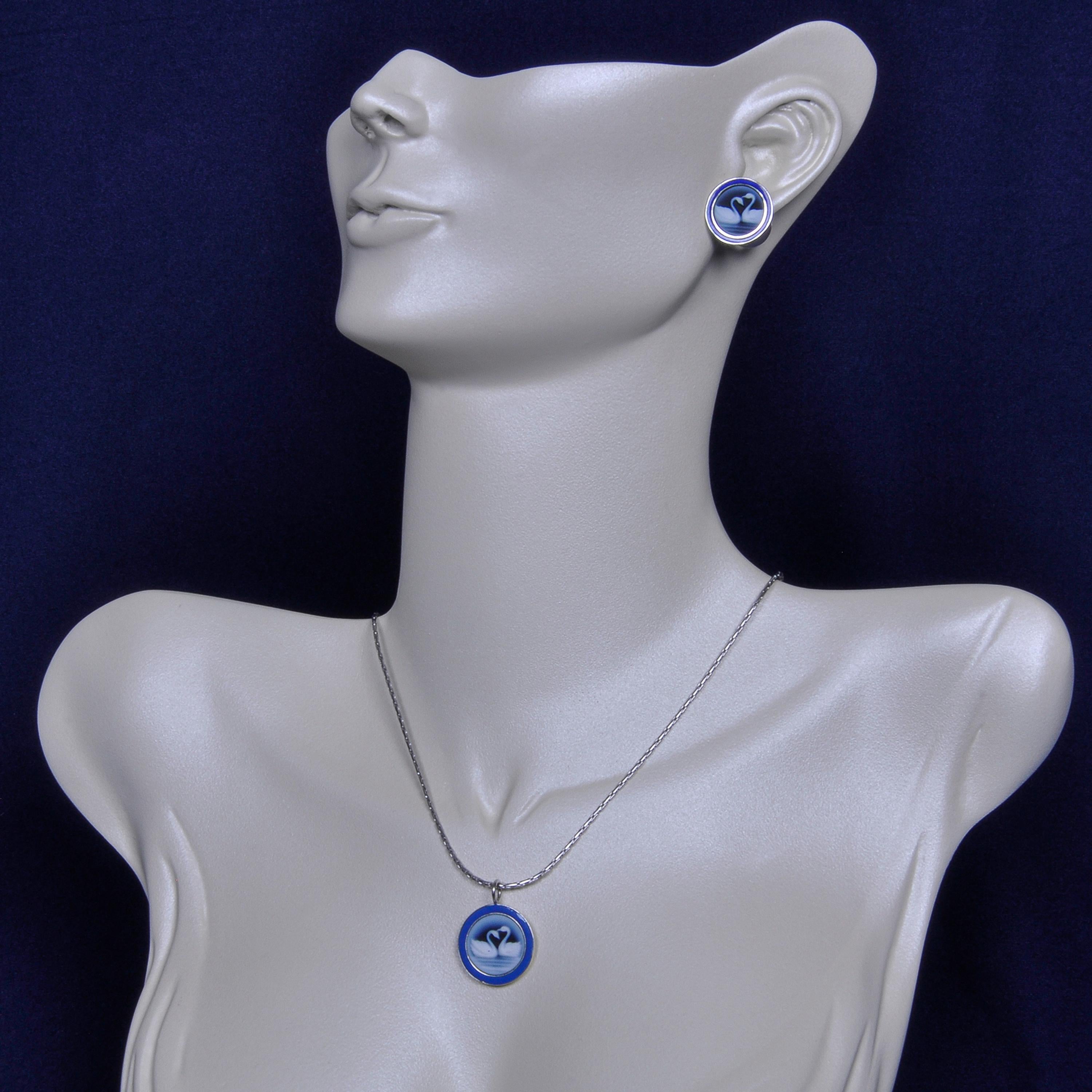 14 Karat White Gold Diamond Swan Couple Agate Cameo Studs Earrings For Sale 5