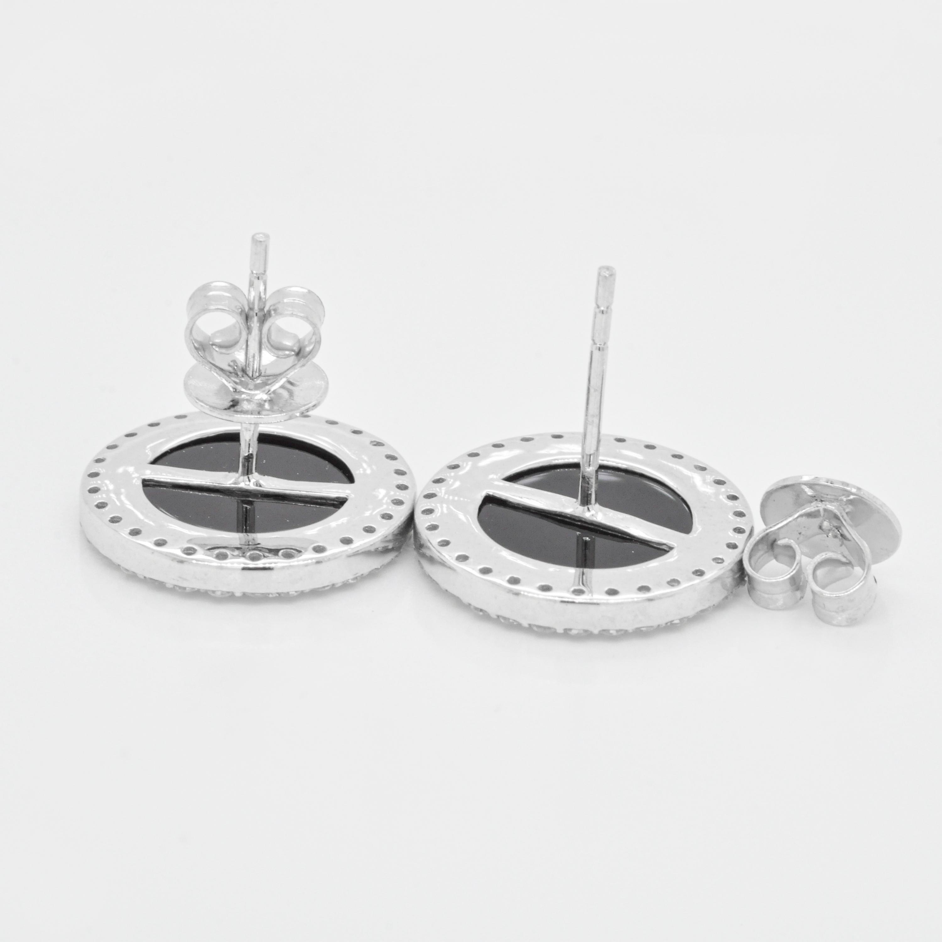 14 Karat White Gold Diamond Swan Couple Agate Cameo Studs Earrings For Sale 1