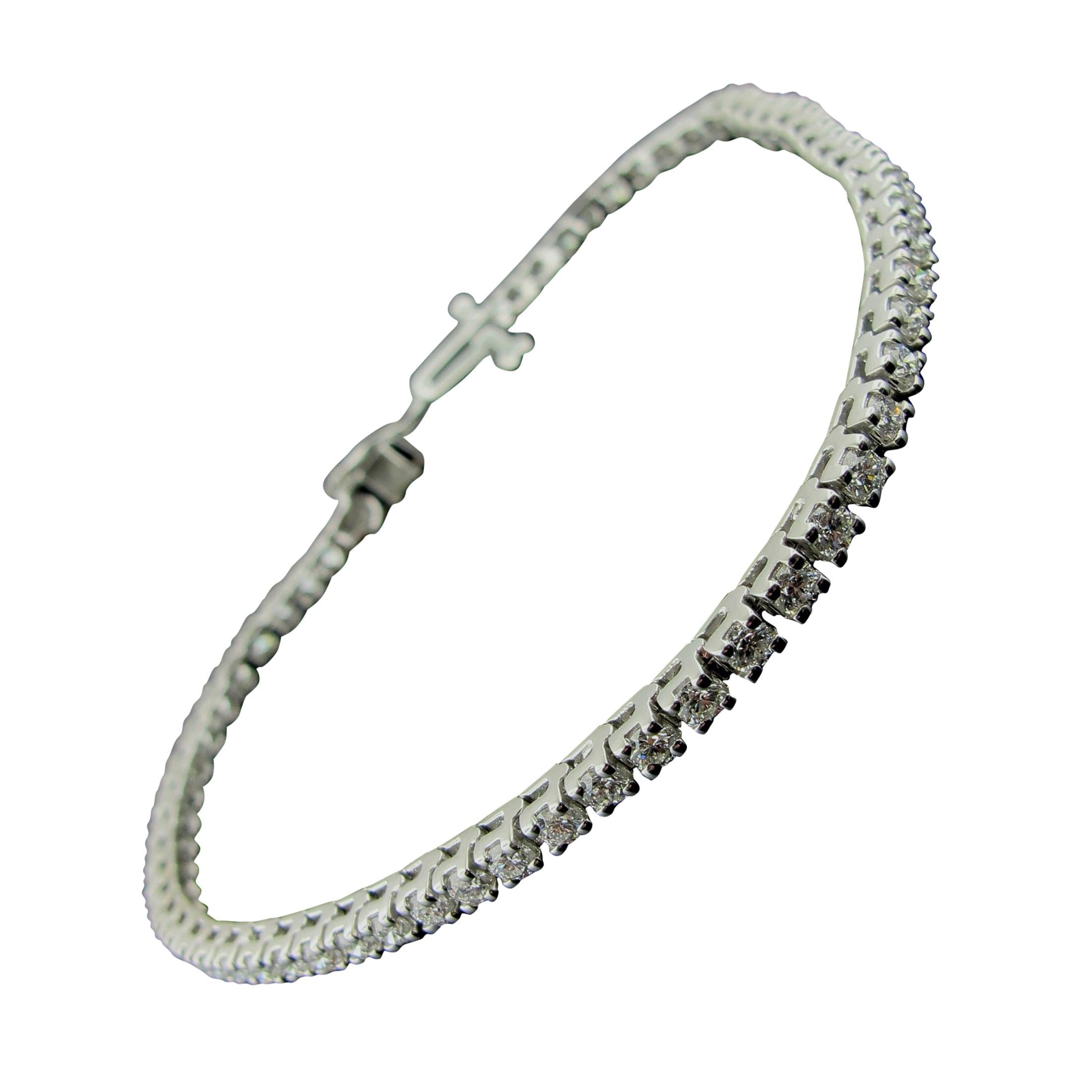14 Karat White Gold Diamond Tennis Bracelet 2.00 Carat For Sale