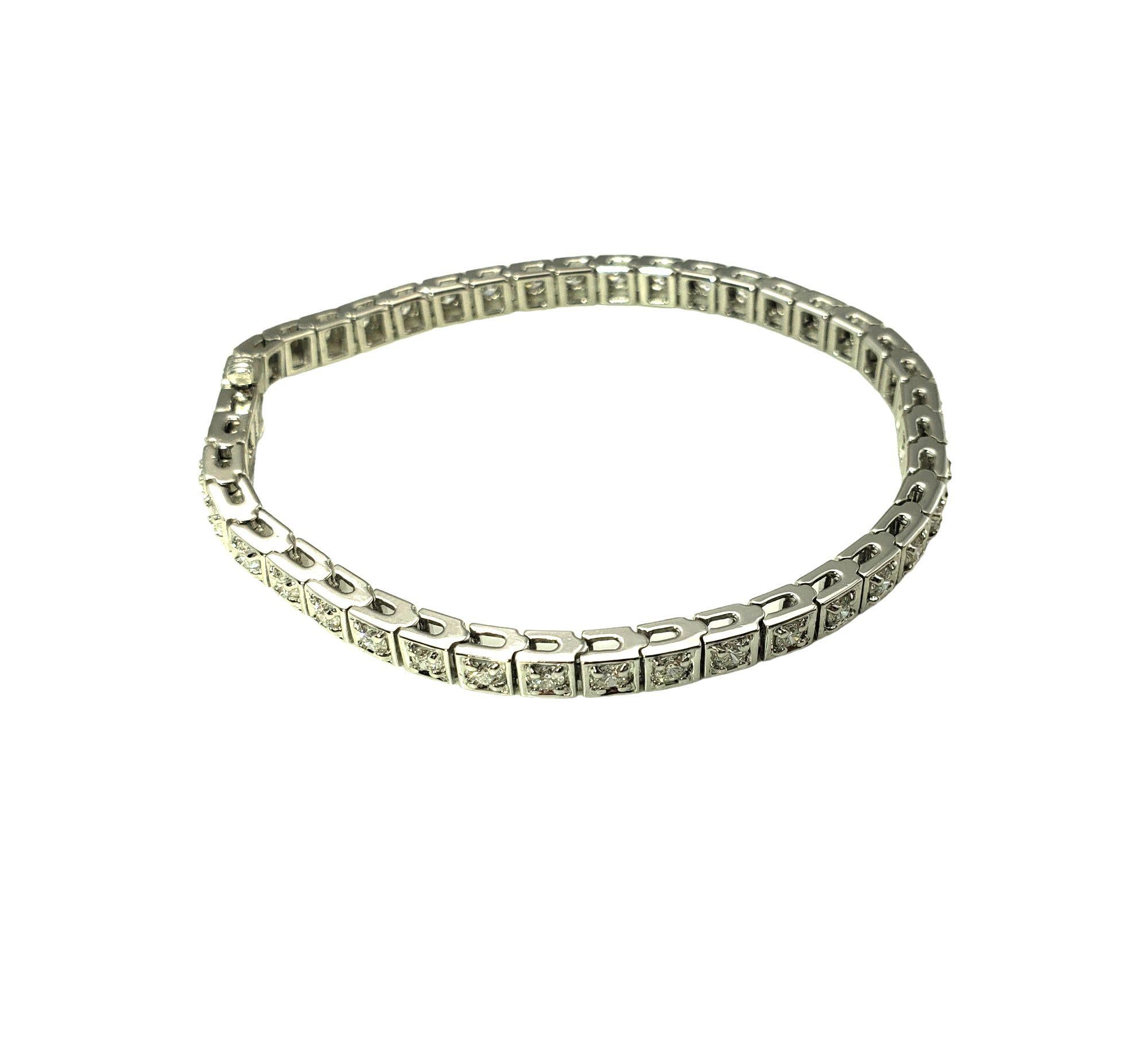 14 Karat Weißgold Diamant-Tennisarmband 2,5 TCW. (Rundschliff)