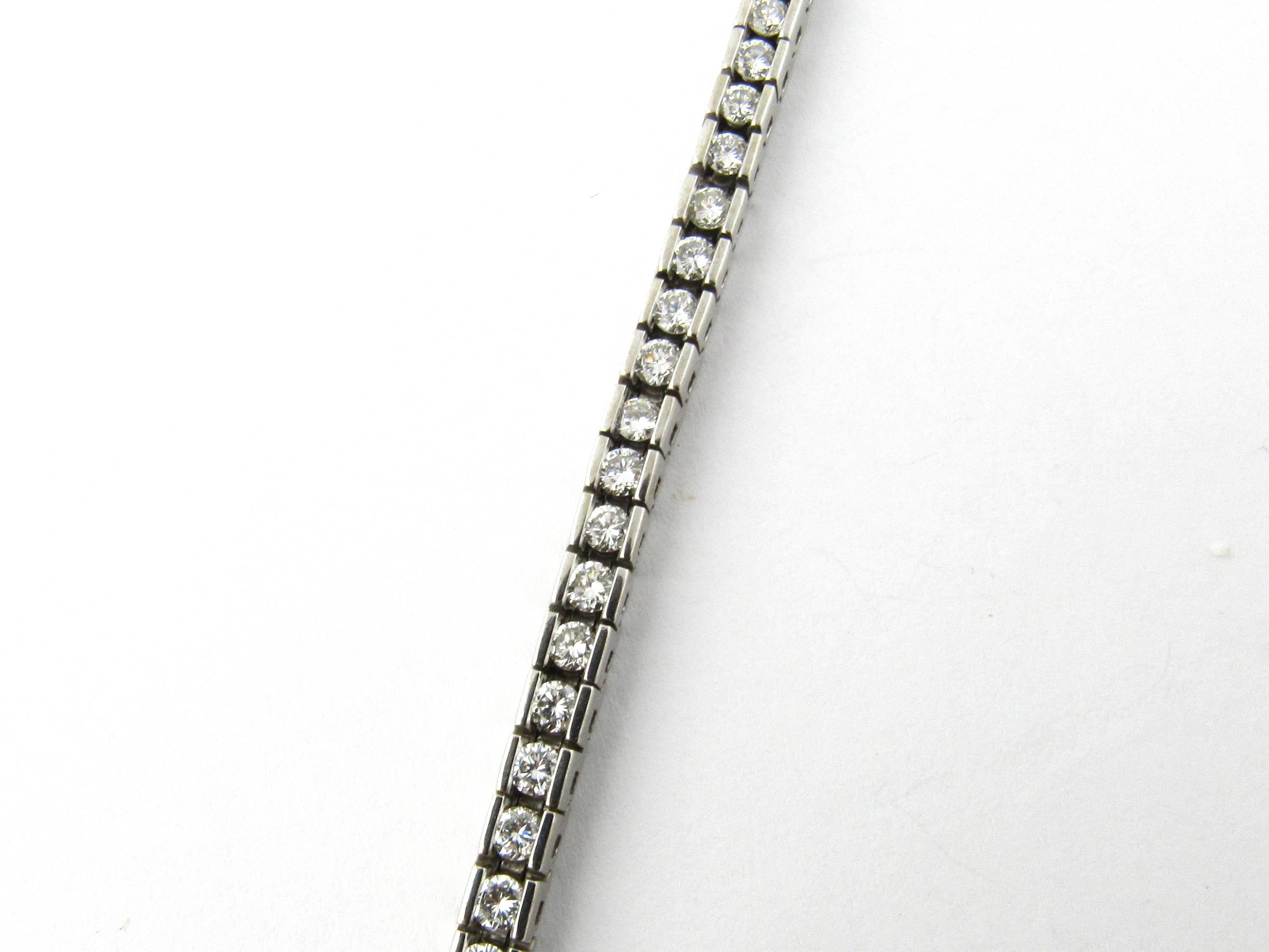 Vintage 14K White Gold Diamond Tennis Bracelet 3.78 cts.

This beautiful diamond tennis bracelet is set with 54 round brilliant diamonds.

Diamonds are approx. 3.78 cts total weight and of VS2 clarity and H color

This bracelet is very flexible with