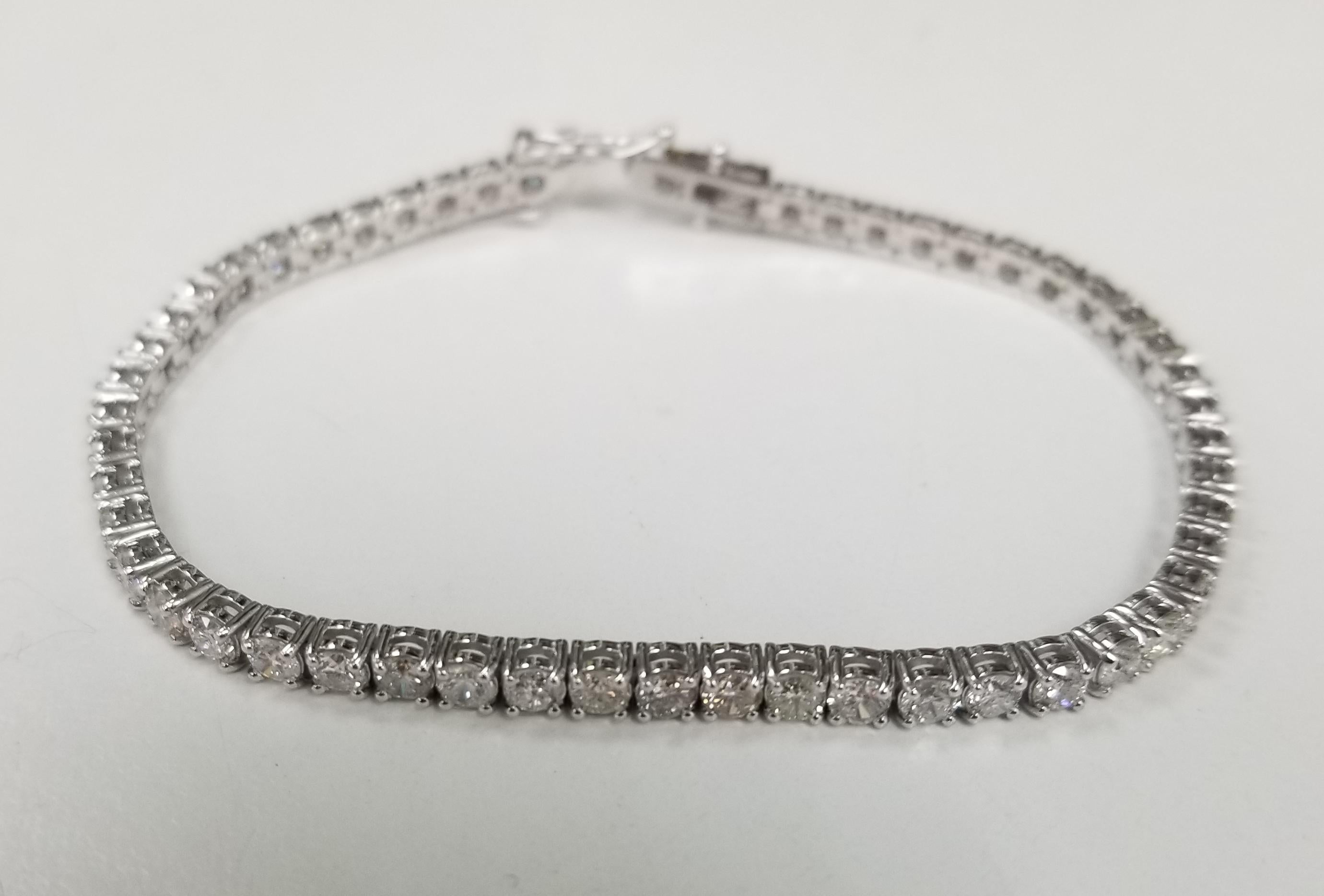  Specifications:
    DIAMOND: ROUND CUT DIAMOND
    carat total weight:  APPROX 5.29 CTW
    color: G
    clarity: VS2-SI1
    brand: custom
    metal: 14K WHITE gold
    type: TENNIS BRACELET
    weight: 15.4 grS
    SIZE: 7 INCH
    hallmark: