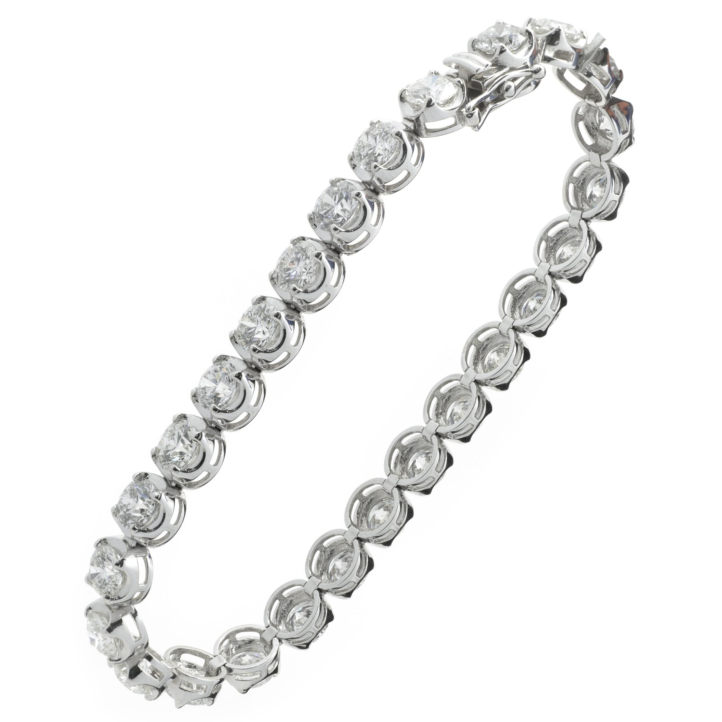 Taille ronde Bracelet tennis en or blanc 14 carats et diamants en vente