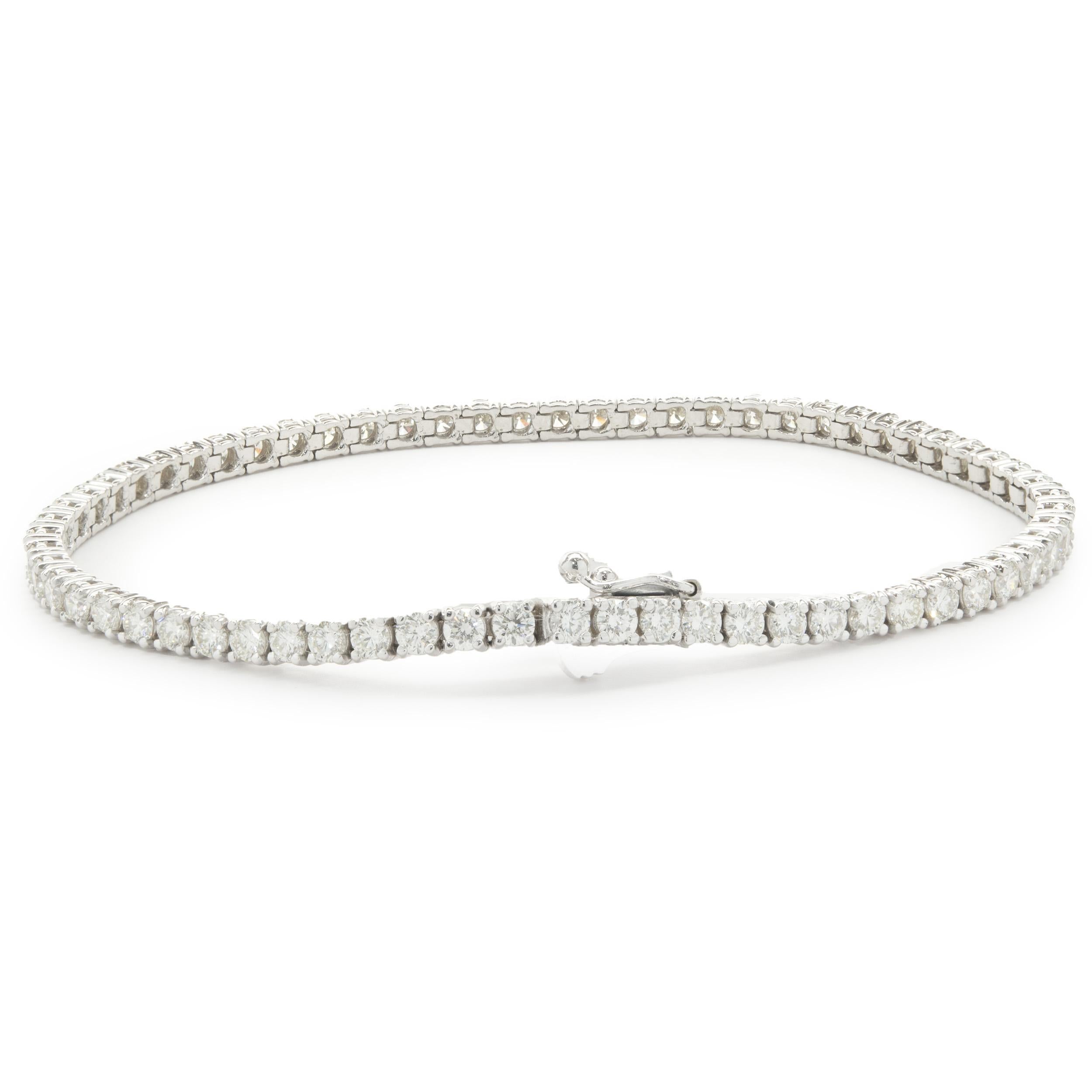 14 Karat Weißgold Diamant-Tennisarmband (Rundschliff) im Angebot