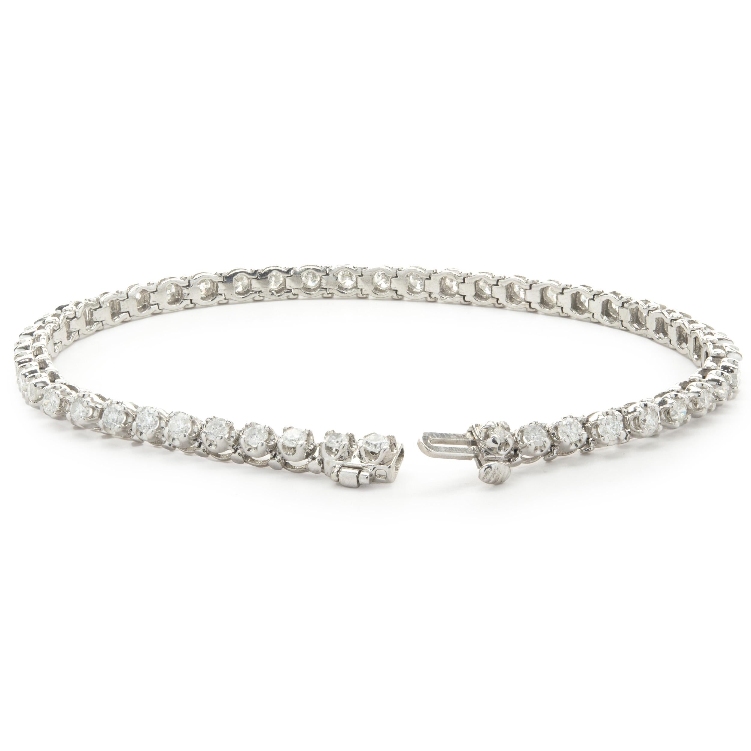 Taille ronde Bracelet tennis en or blanc 14 carats et diamants en vente