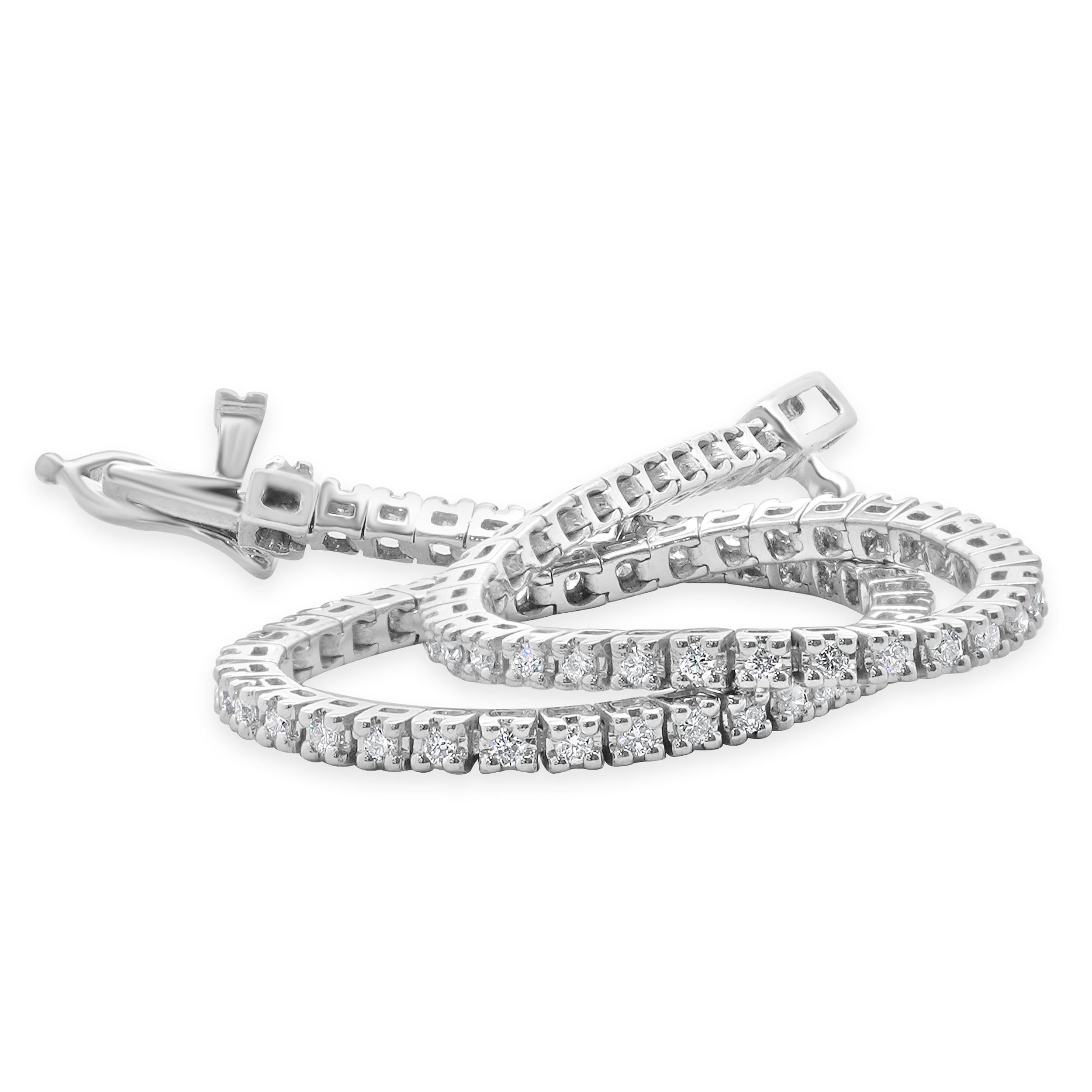 Round Cut 14 Karat White Gold Diamond Tennis Bracelet For Sale