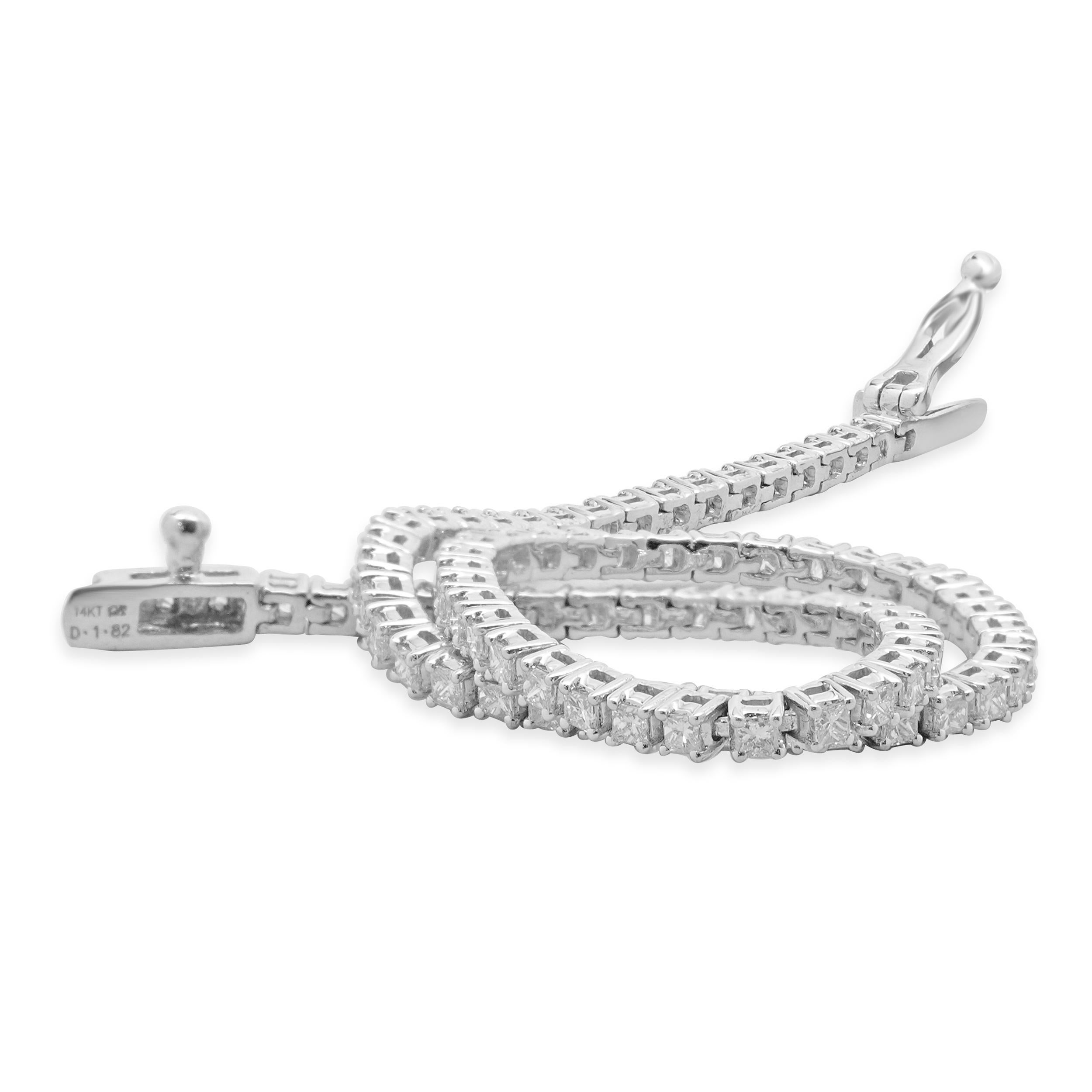 Round Cut 14 Karat White Gold Diamond Tennis Bracelet For Sale