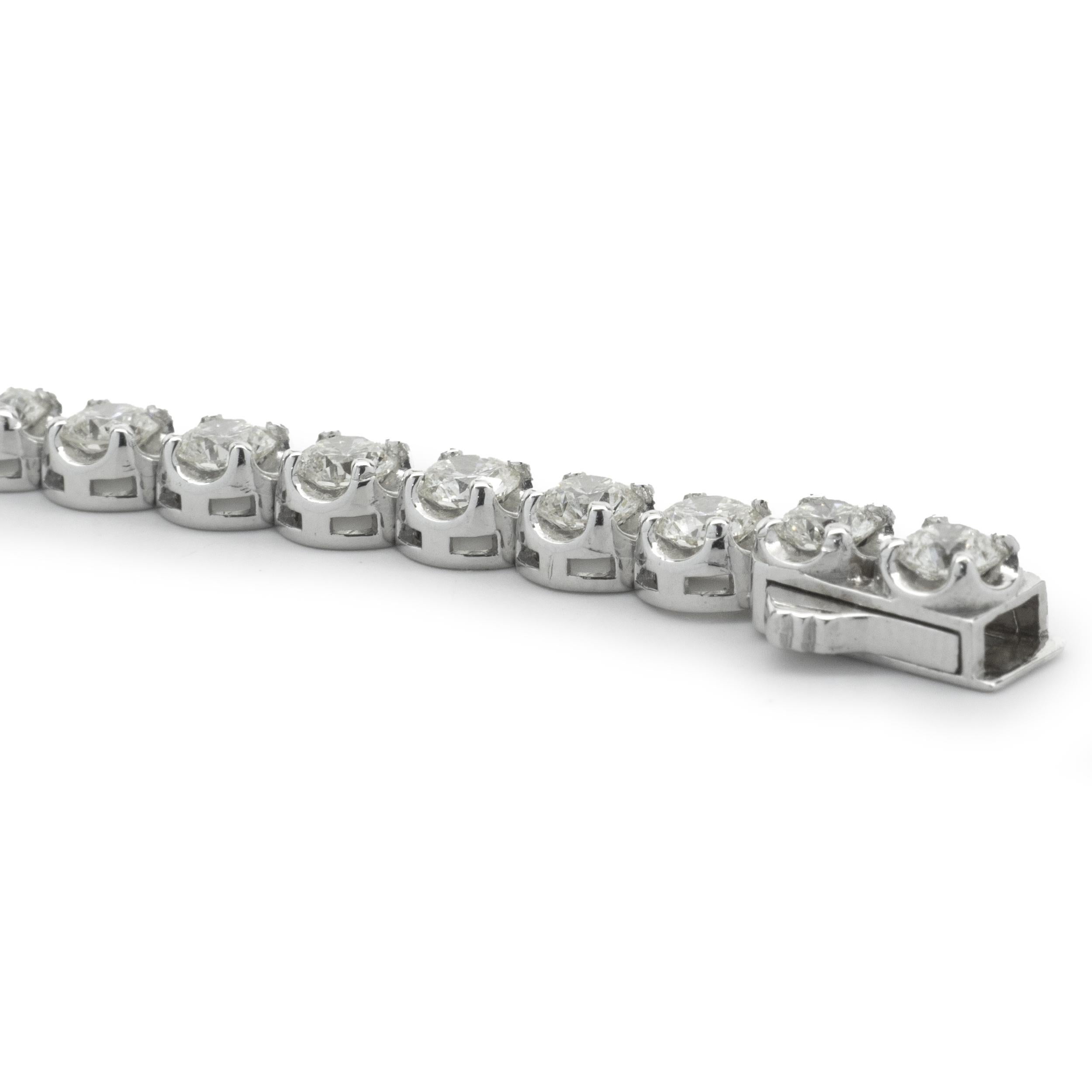 14 Karat White Gold Diamond Tennis Bracelet In Excellent Condition In Scottsdale, AZ