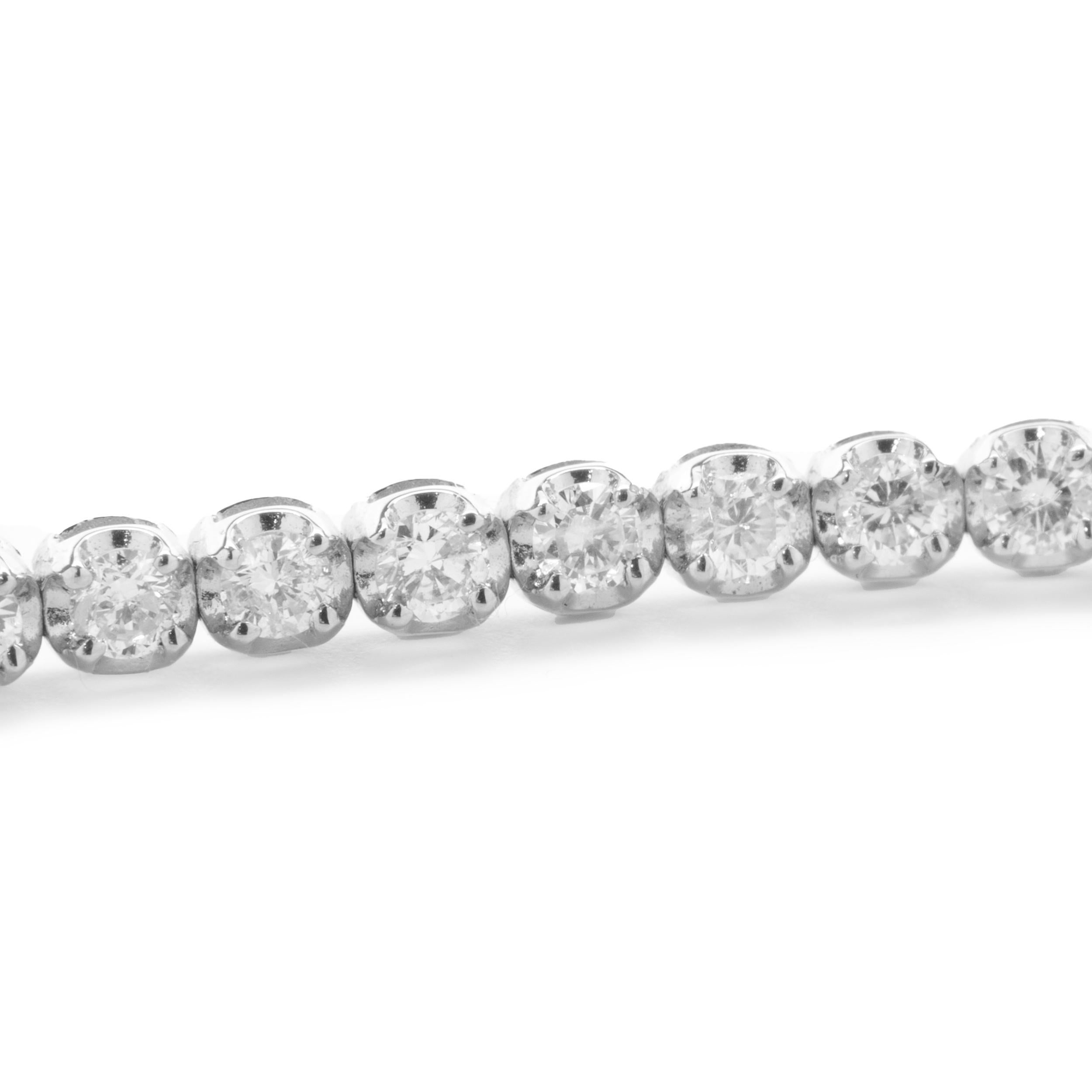 14 Karat White Gold Diamond Tennis Bracelet In Excellent Condition For Sale In Scottsdale, AZ