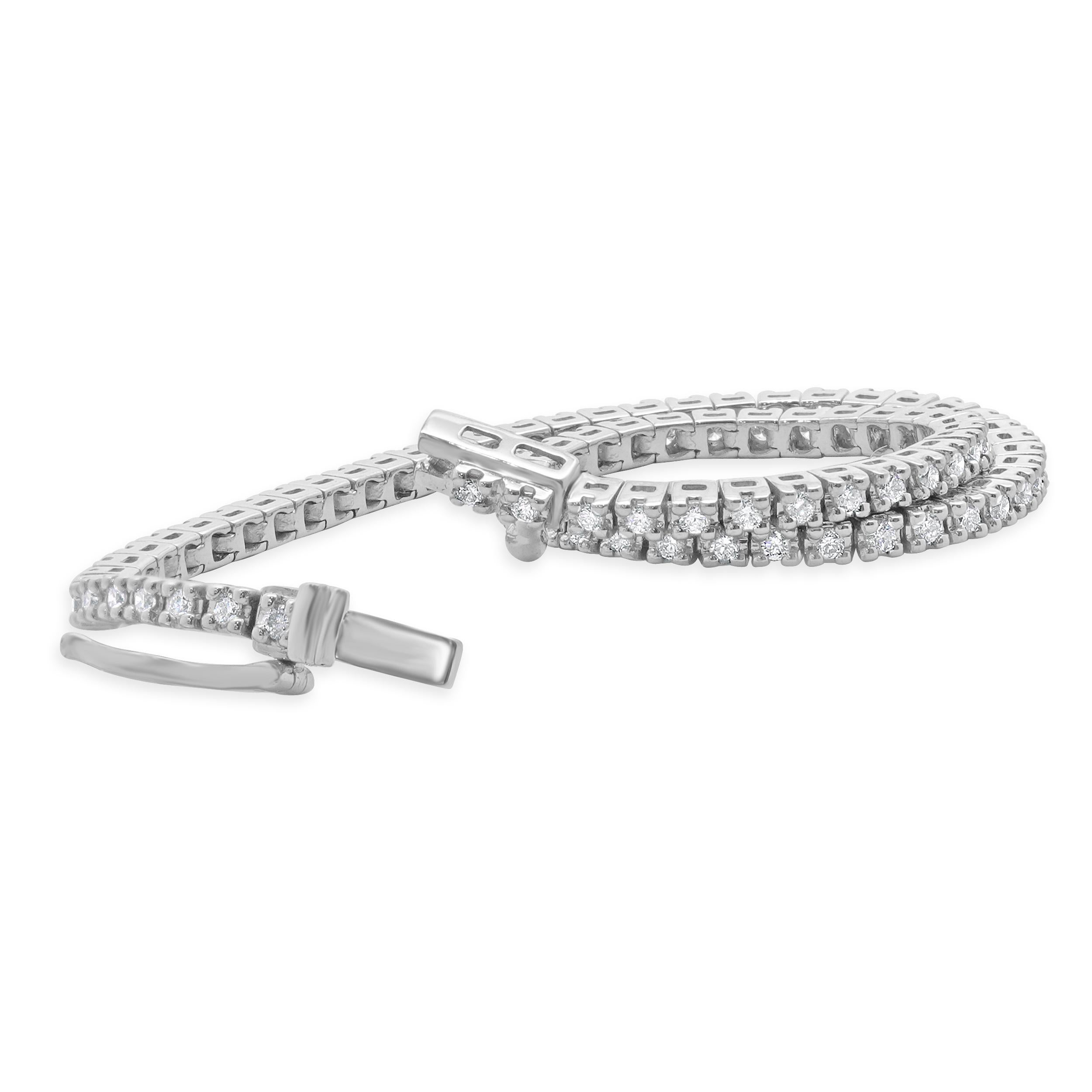 14 Karat White Gold Diamond Tennis Bracelet In Excellent Condition For Sale In Scottsdale, AZ