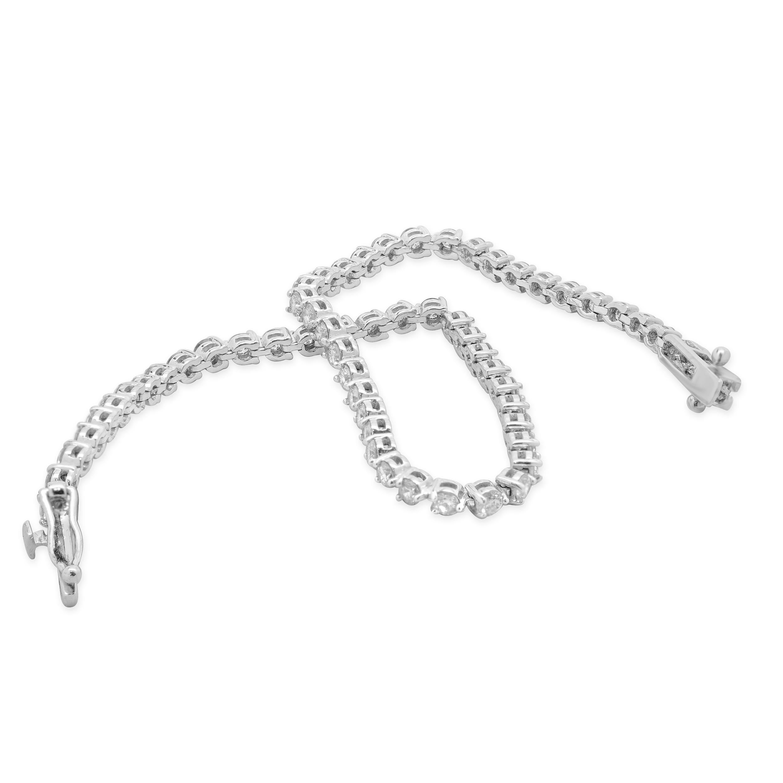 Pulsera de tenis con diamantes en oro blanco de 14 quilates en Excelente estado para la venta en Scottsdale, AZ