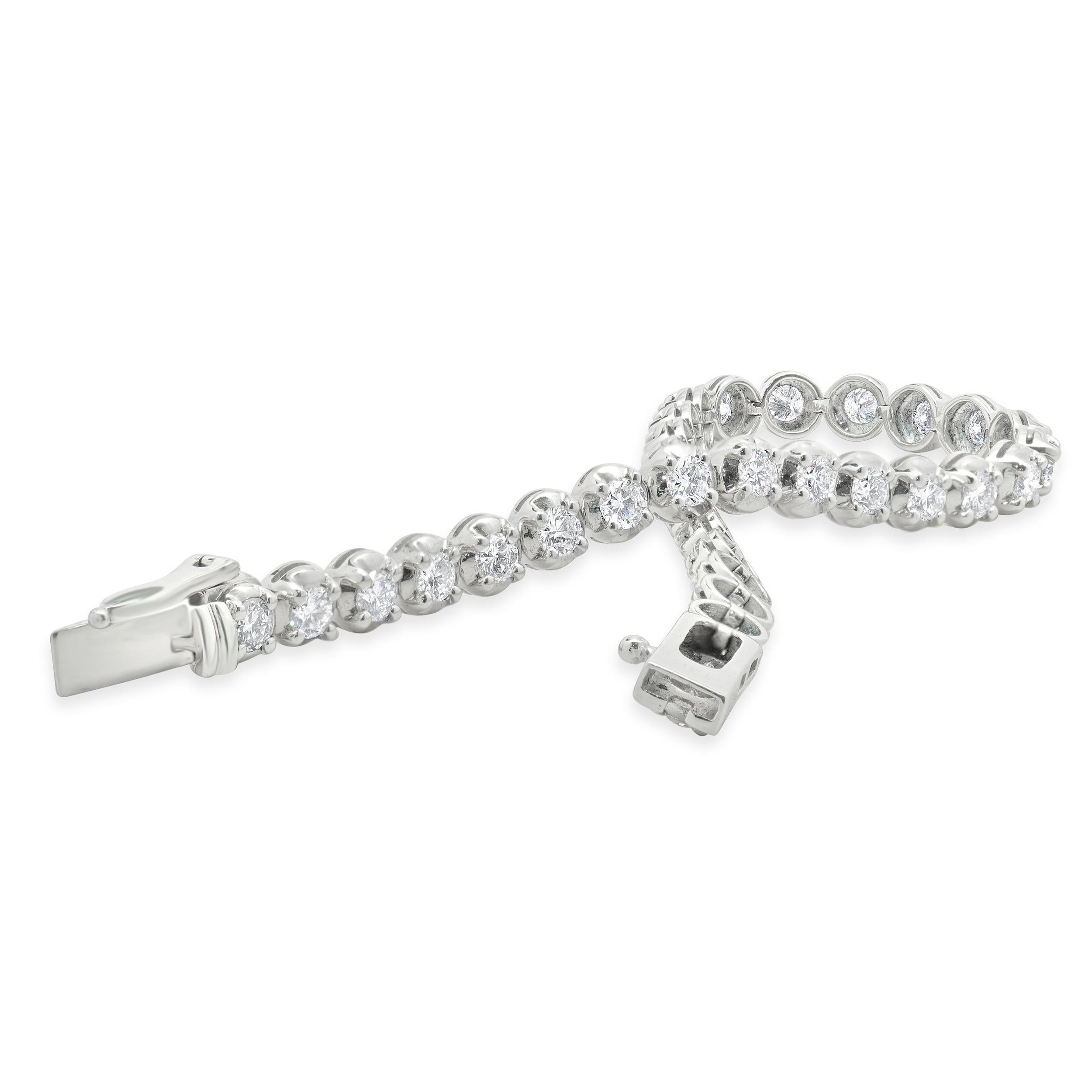 Pulsera de tenis con diamantes en oro blanco de 14 quilates en Excelente estado para la venta en Scottsdale, AZ