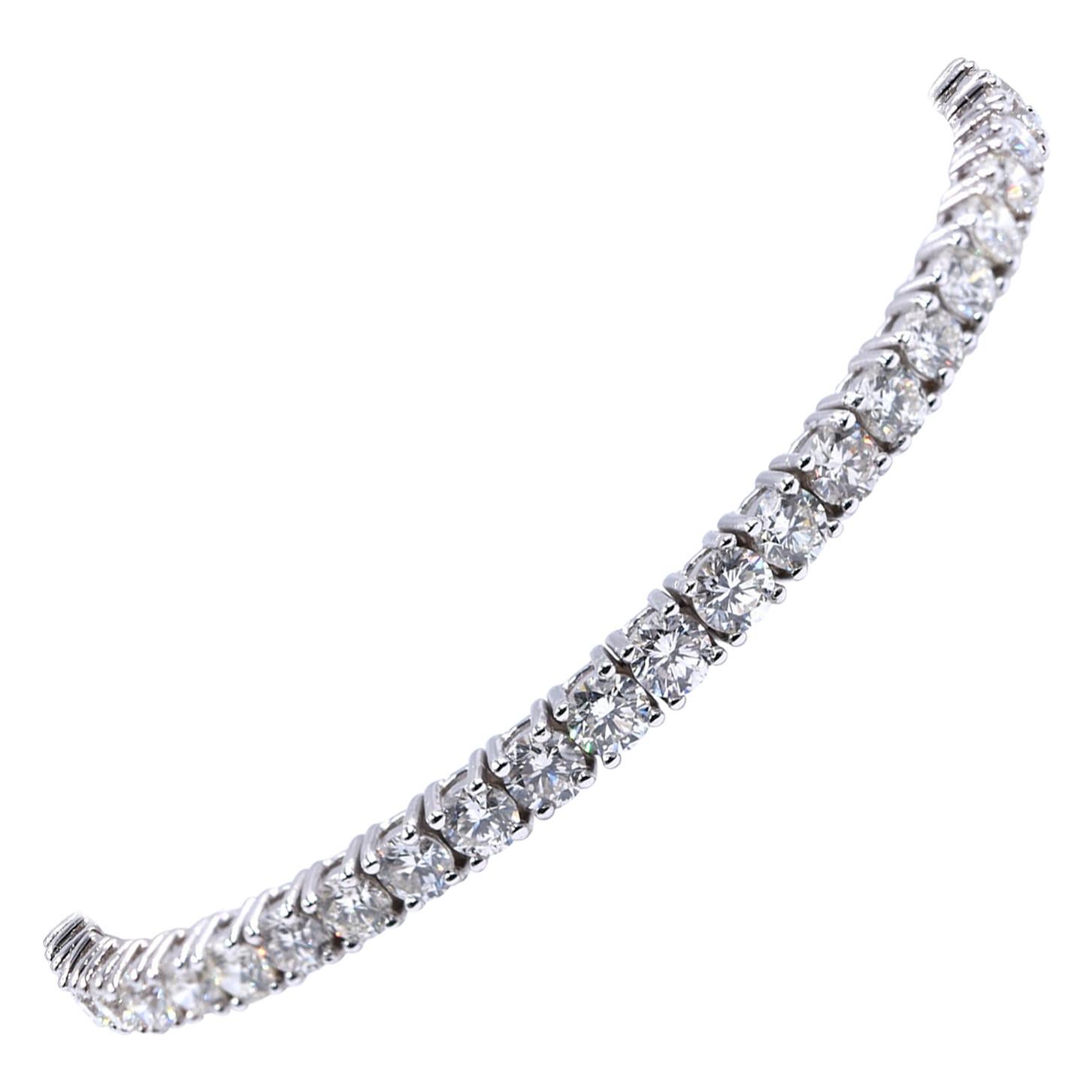 14 Karat White Gold Diamond Tennis Bracelet For Sale