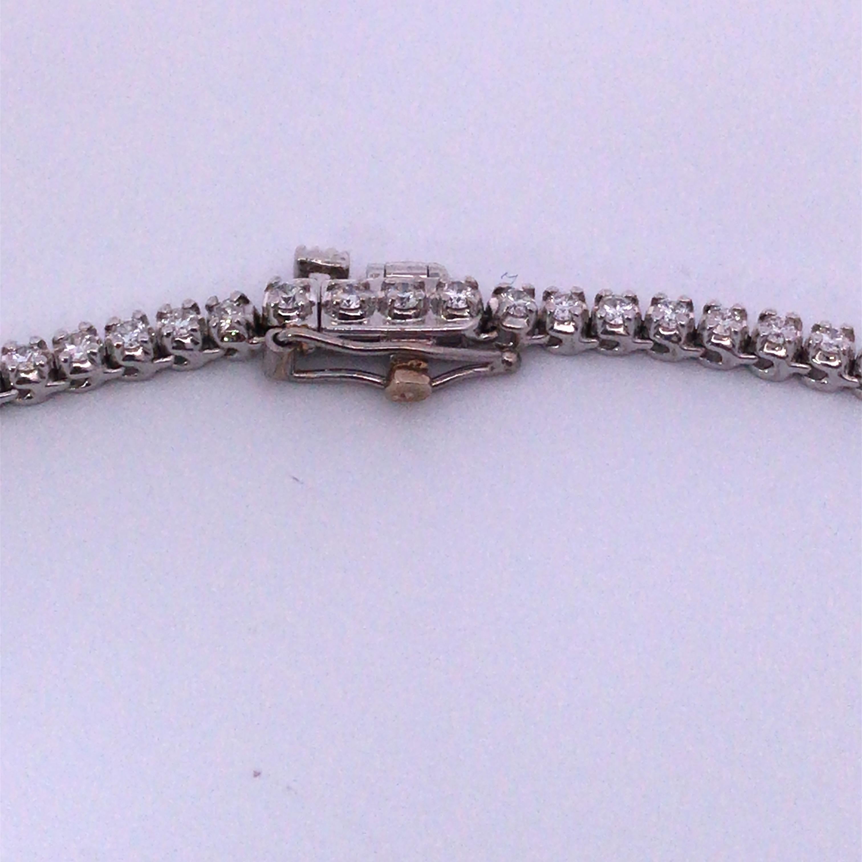 Round Cut 14 Karat White Gold Diamond Tennis Necklace For Sale