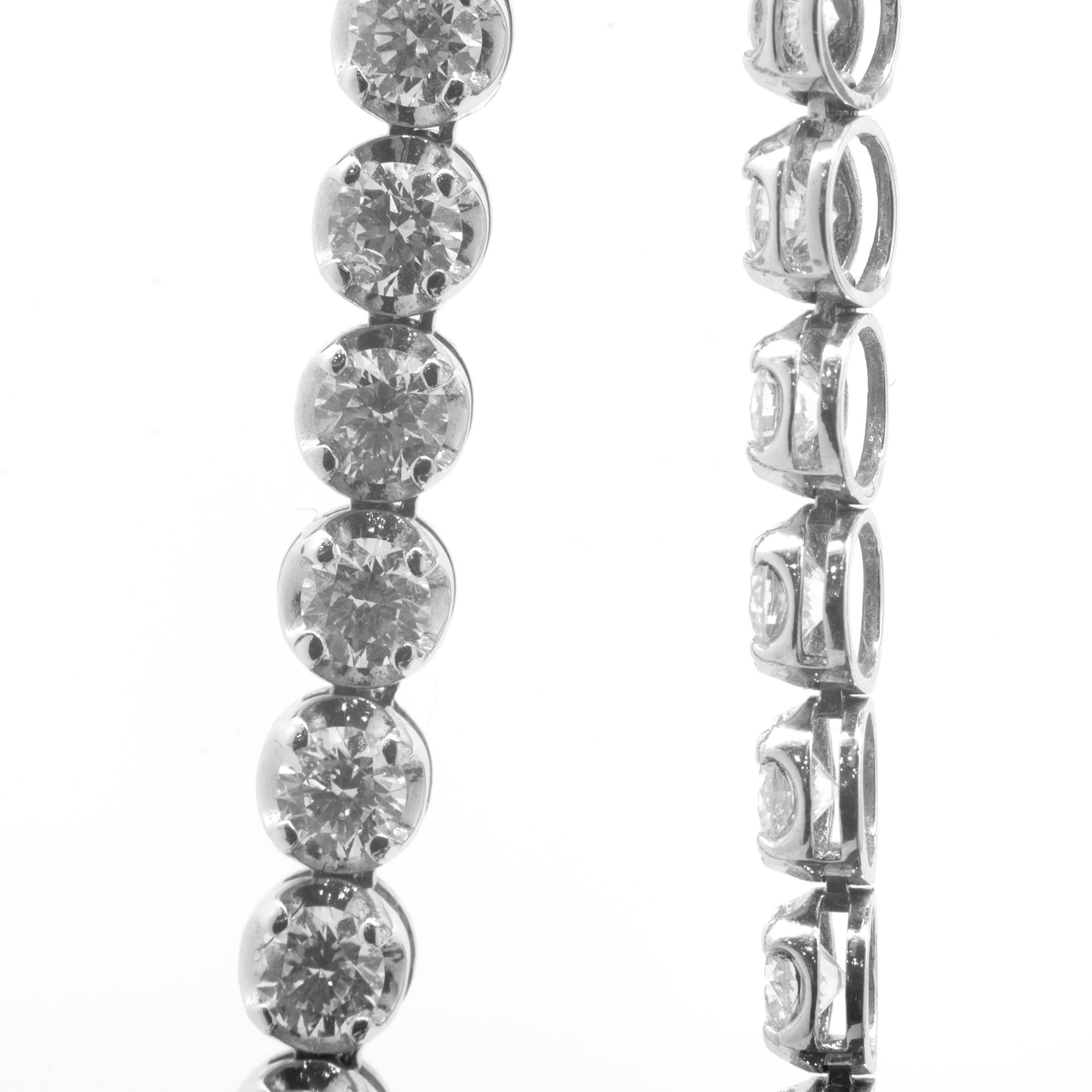 Tennis-Halskette aus 14 Karat Weißgold mit Diamanten im Zustand „Hervorragend“ in Scottsdale, AZ