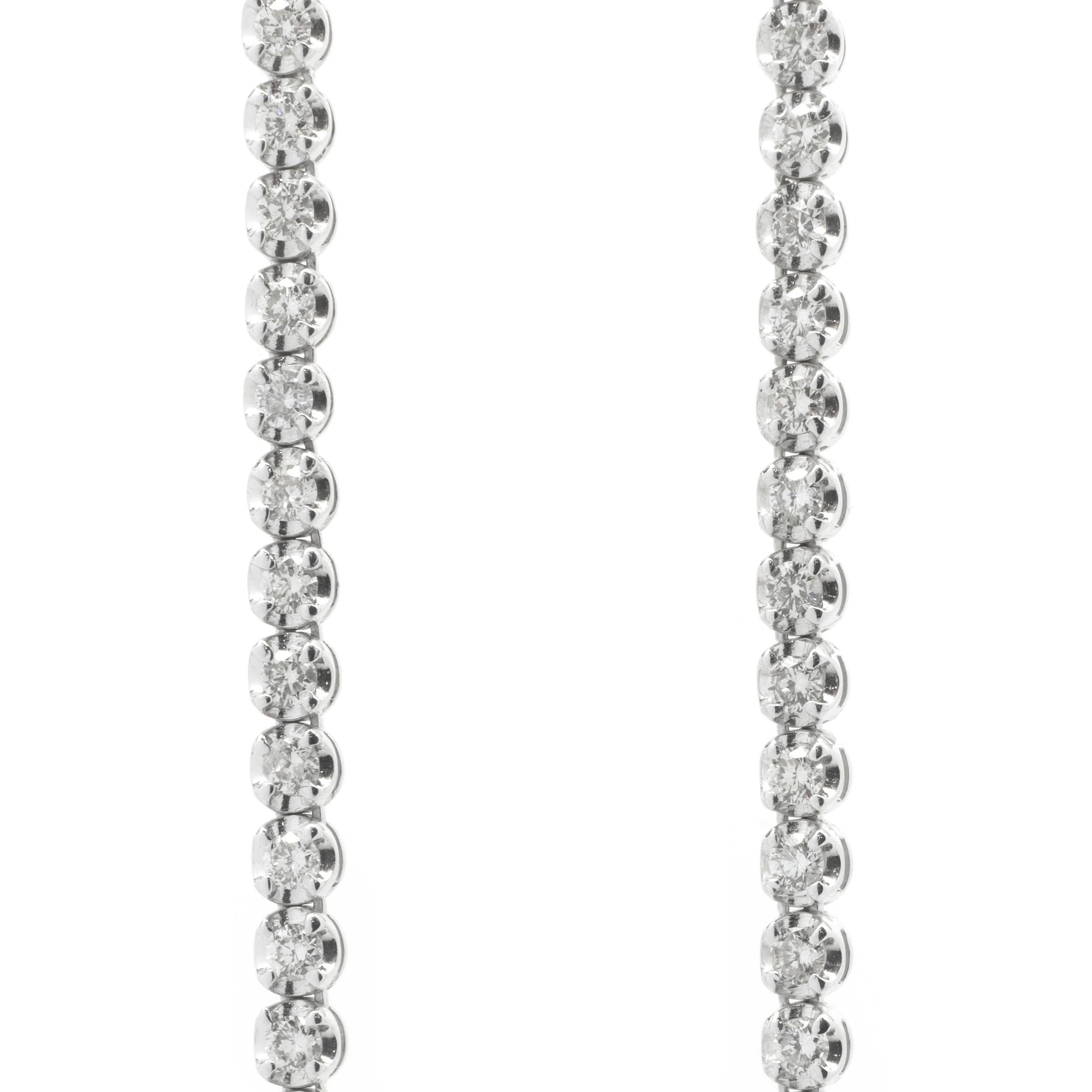 14 Karat White Gold Diamond Tennis Necklace In Excellent Condition For Sale In Scottsdale, AZ