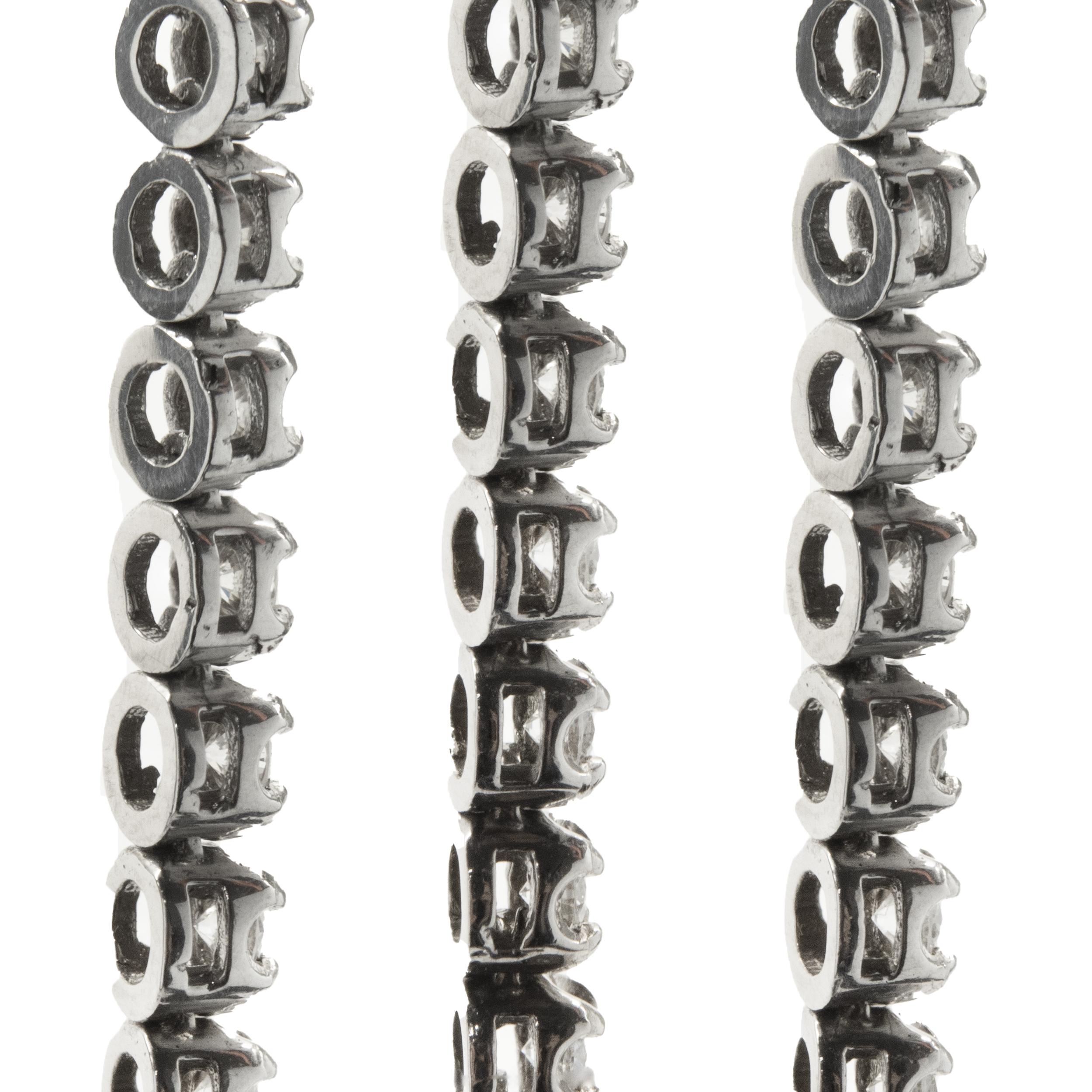 Collier de tennis en or blanc 14 carats et diamants Excellent état à Scottsdale, AZ