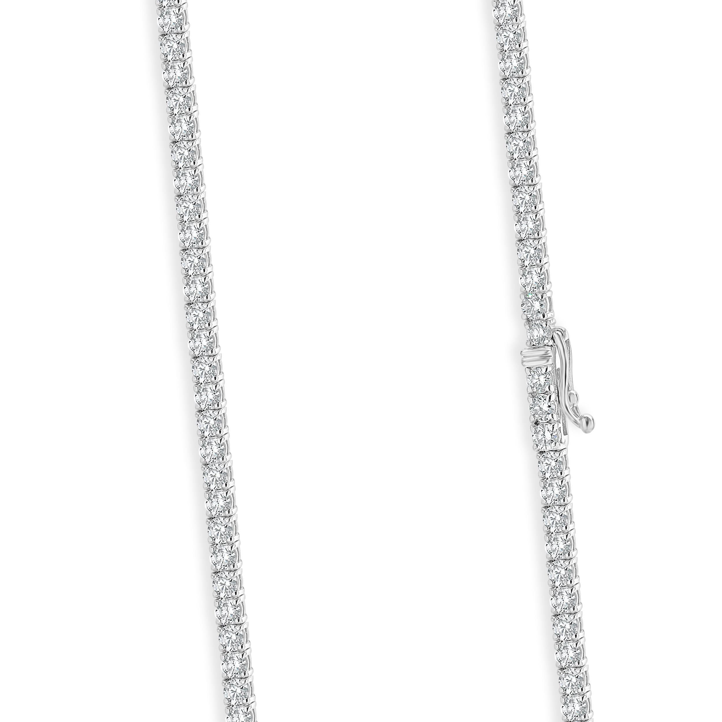 14 Karat White Gold Diamond Tennis Necklace In Excellent Condition For Sale In Scottsdale, AZ